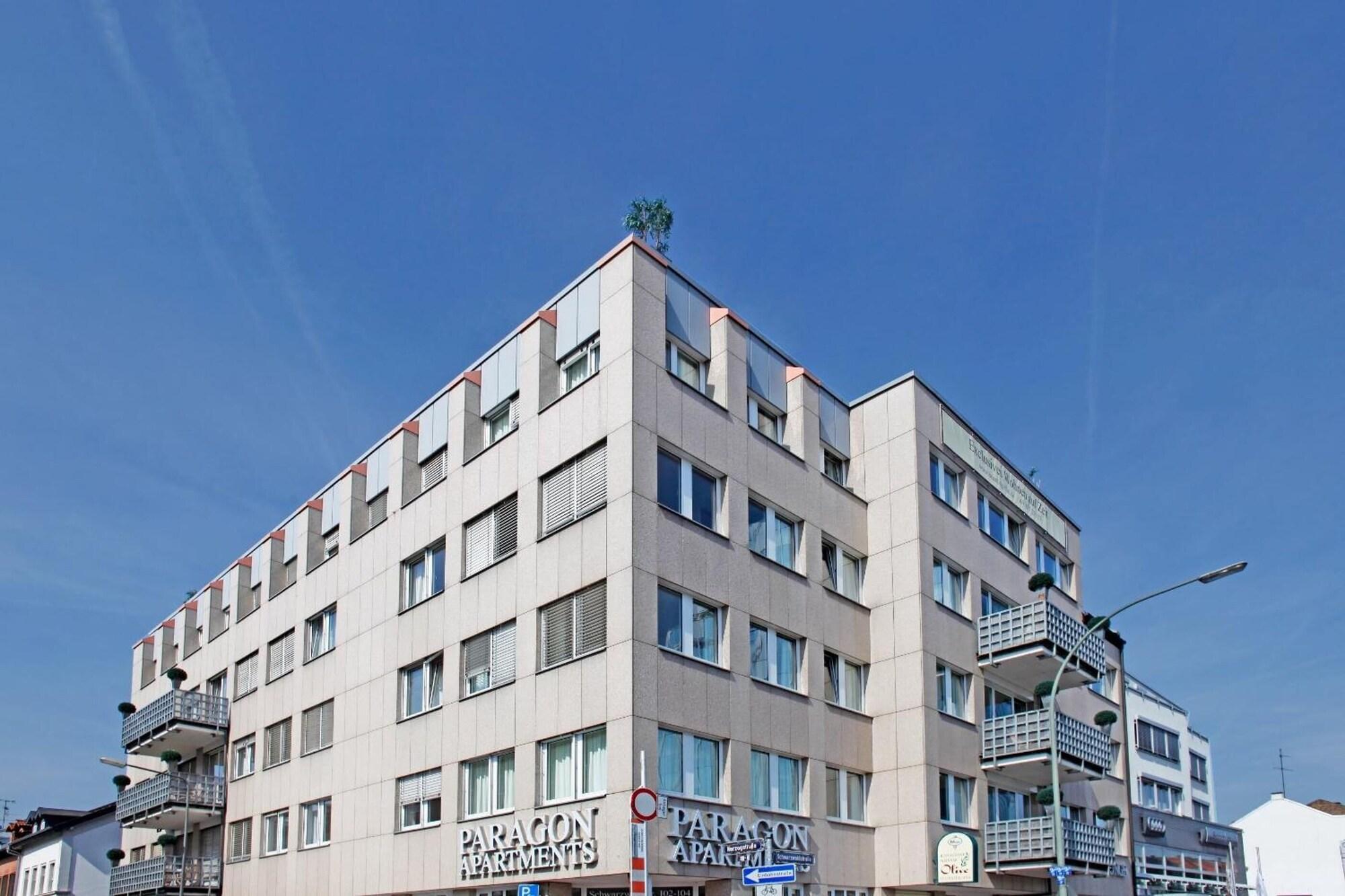 Vista Exterior Paragon Apartments