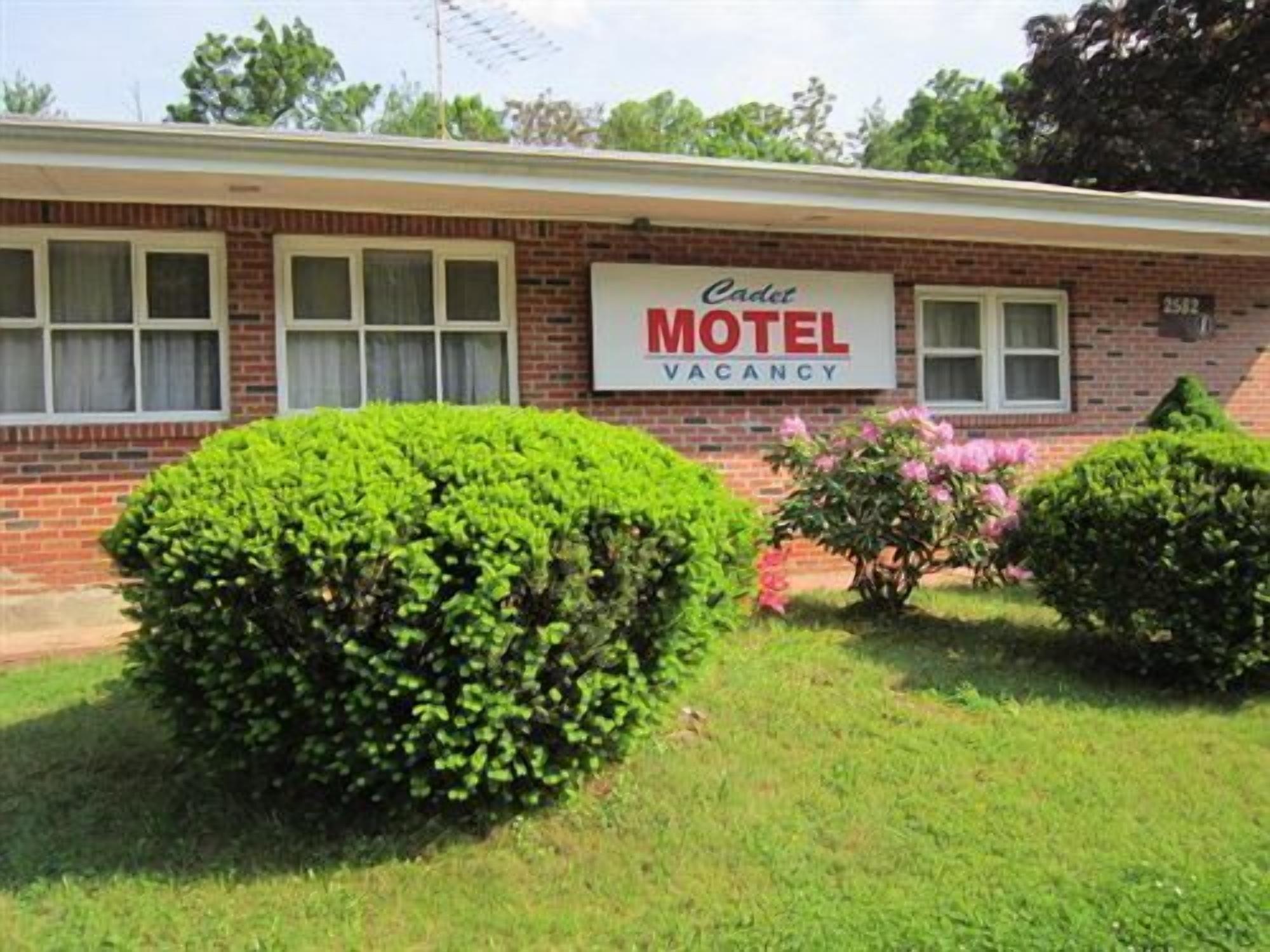 Varios Cadet Motel