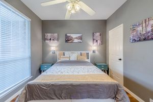 Alquiler Vacacional - Updated Home with Outdoor Hot Tub, Grill,  4BR 4BTH