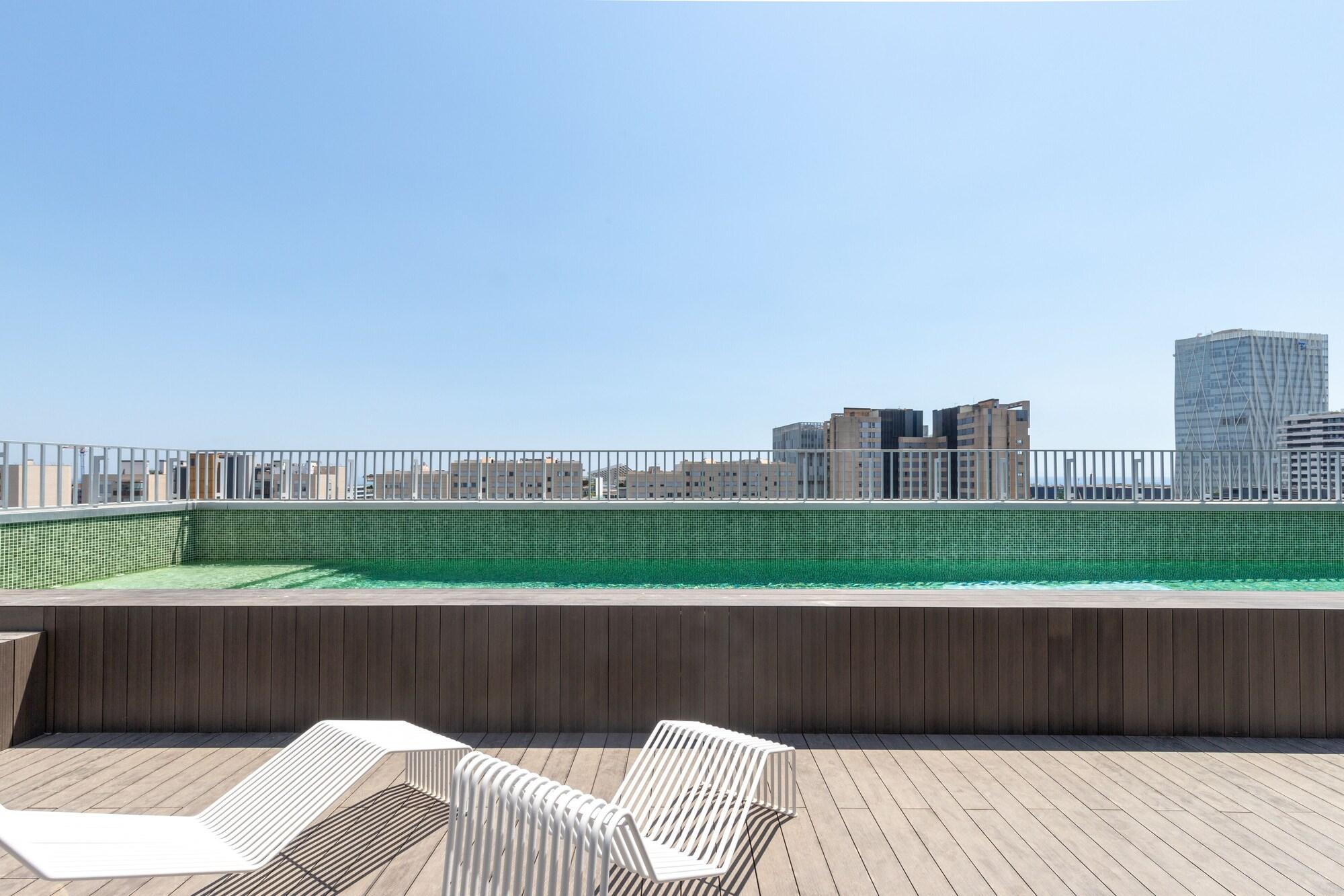 Vista Piscina Micampus Barcelona Student Residence