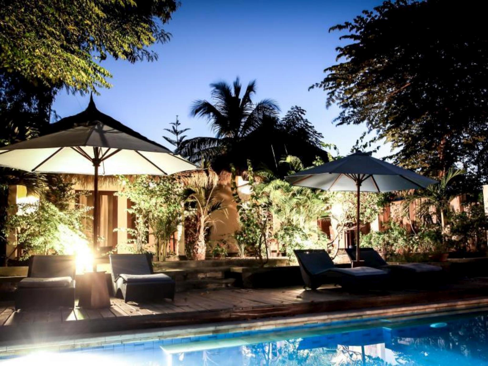 Vista Piscina Bale Sampan Bungalows