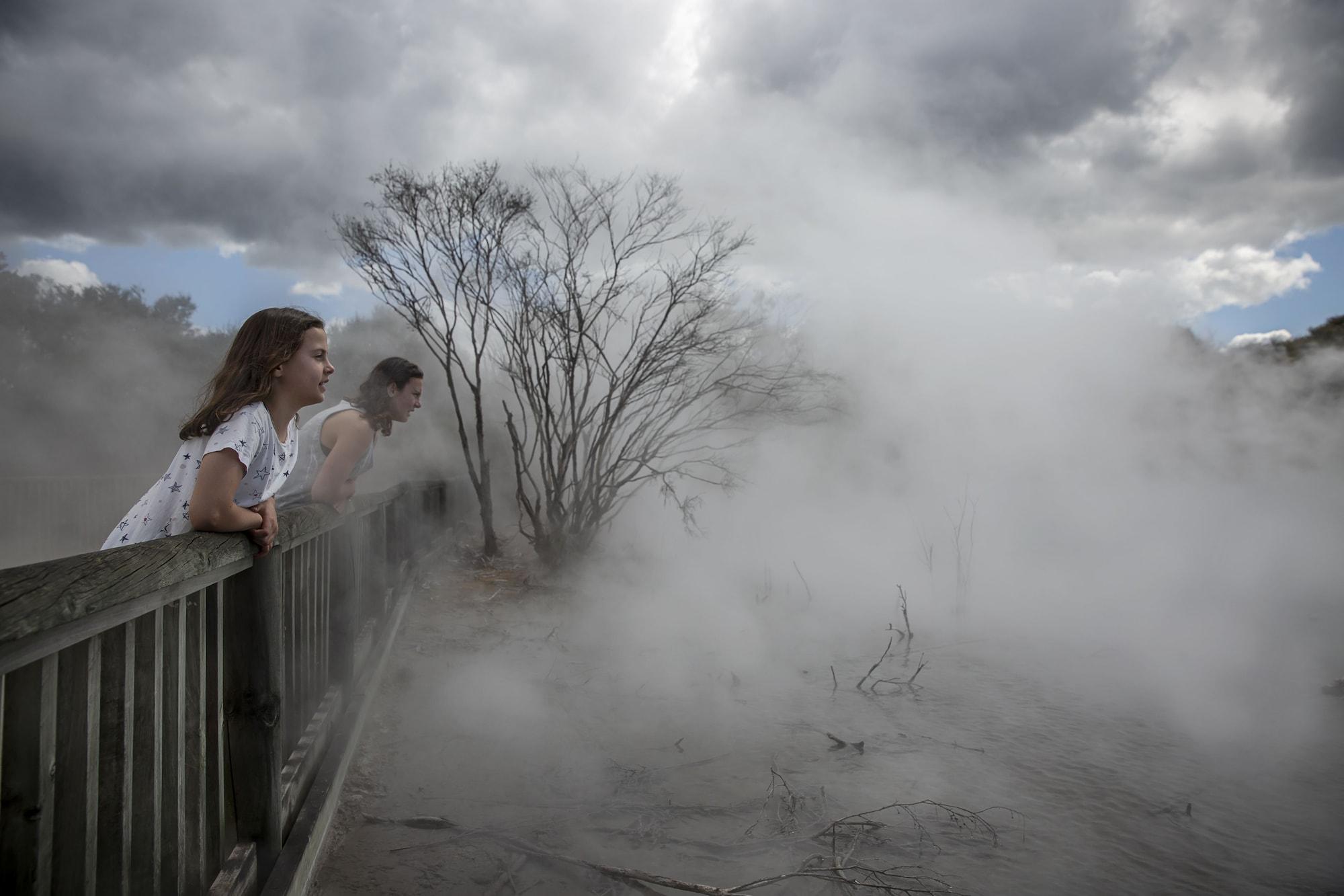 Vista Exterior Smoke Lake Hot Springs Lodge and Camp