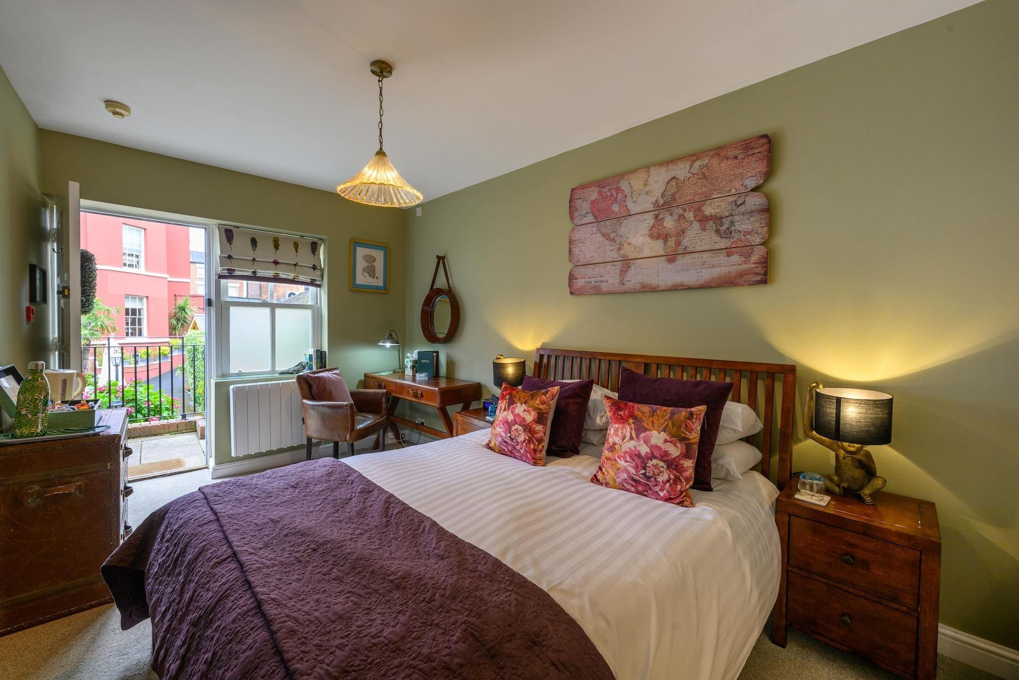 Varios Darwin's Townhouse