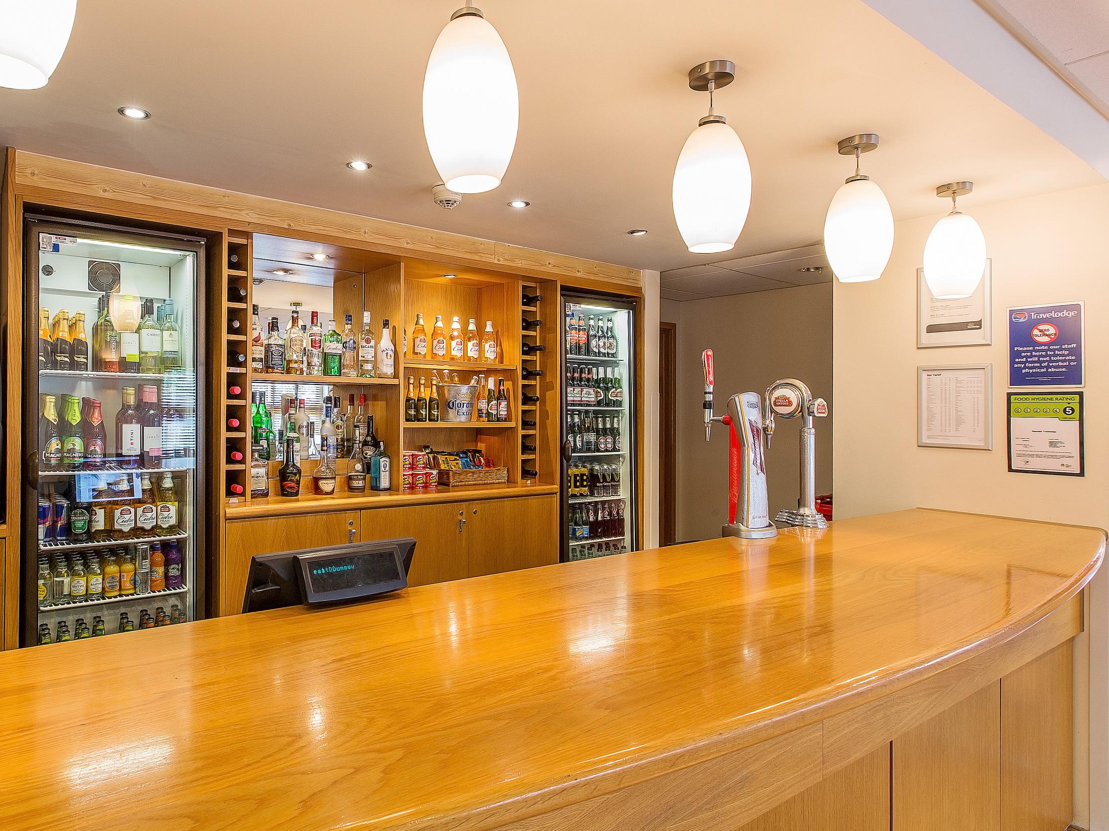 Bar/Salón Travelodge Stansted Great Dunmow