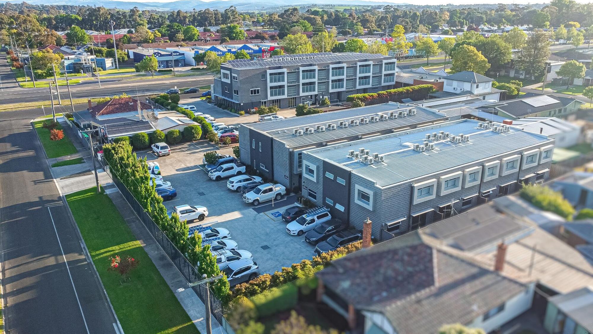 Vista Exterior Bridges on Argyle Motel & Apartments