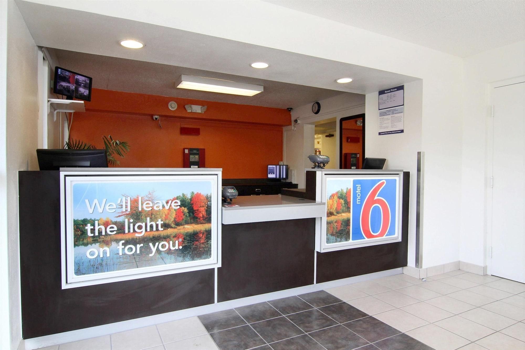 Vista Lobby Motel 6 Middleburg Heights, OH - Cleveland
