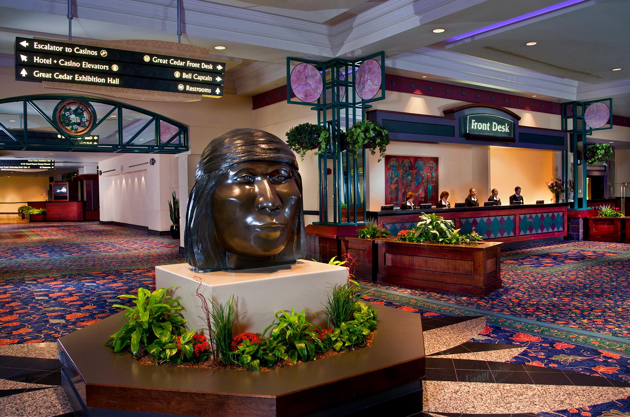 Vista Lobby Great Cedar Hotel