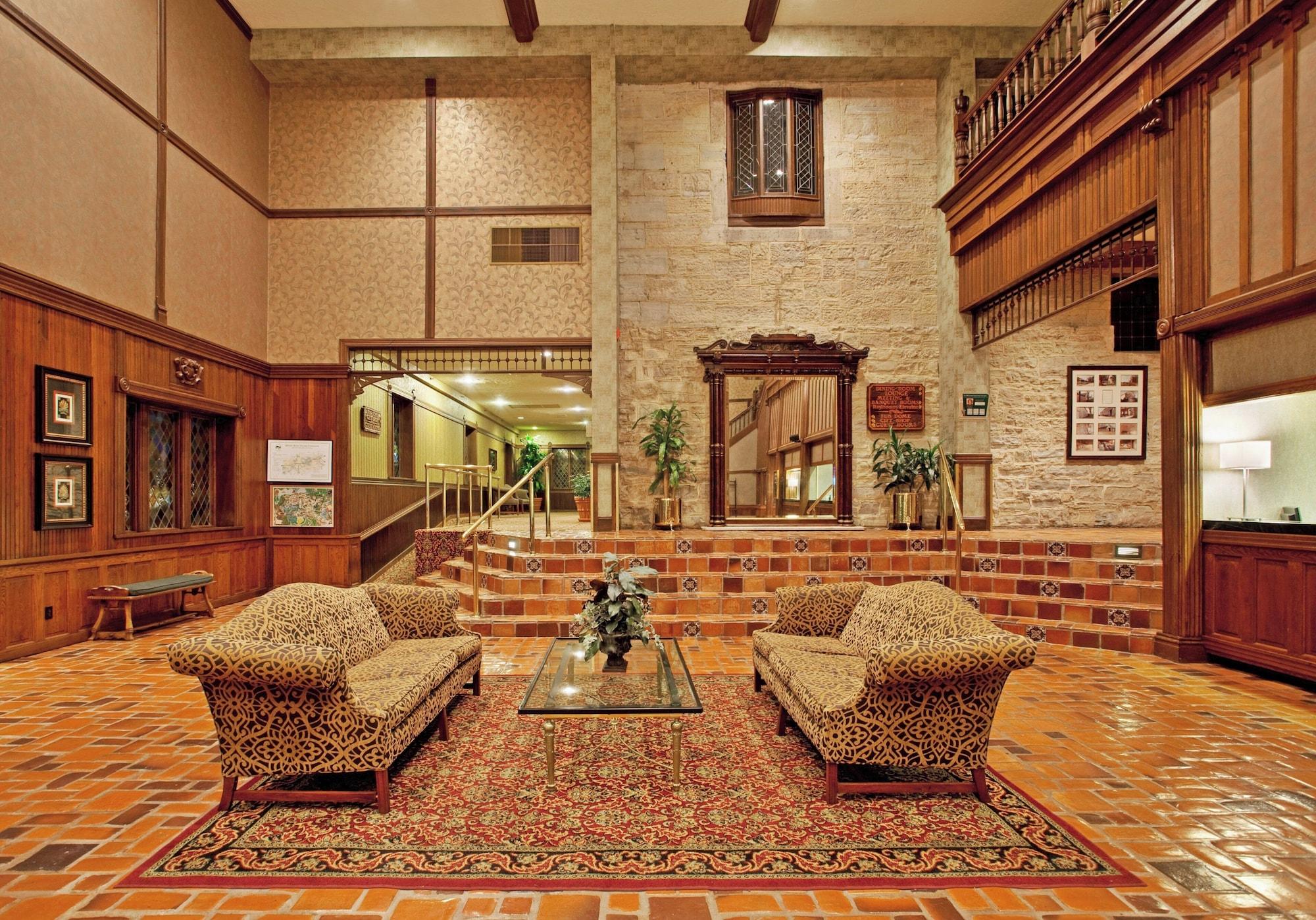 Vista Exterior Holiday Inn St. Louis West Six Flags by IHG