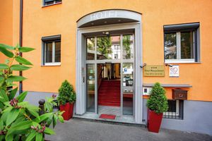 Alojamiento - Hotel Burgschmiet