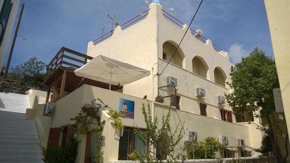 Vista da fachada Anemomilos Villa
