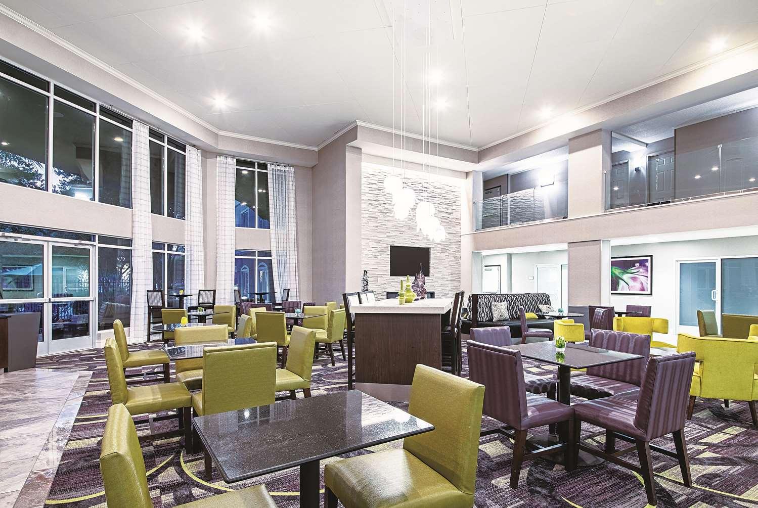 Lobby view La Quinta Inn and Suites Austin Airport