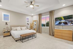Alquiler Vacacional - Stylish 5-Bed, 3-Bath Home Near Downtown with EV Charger
