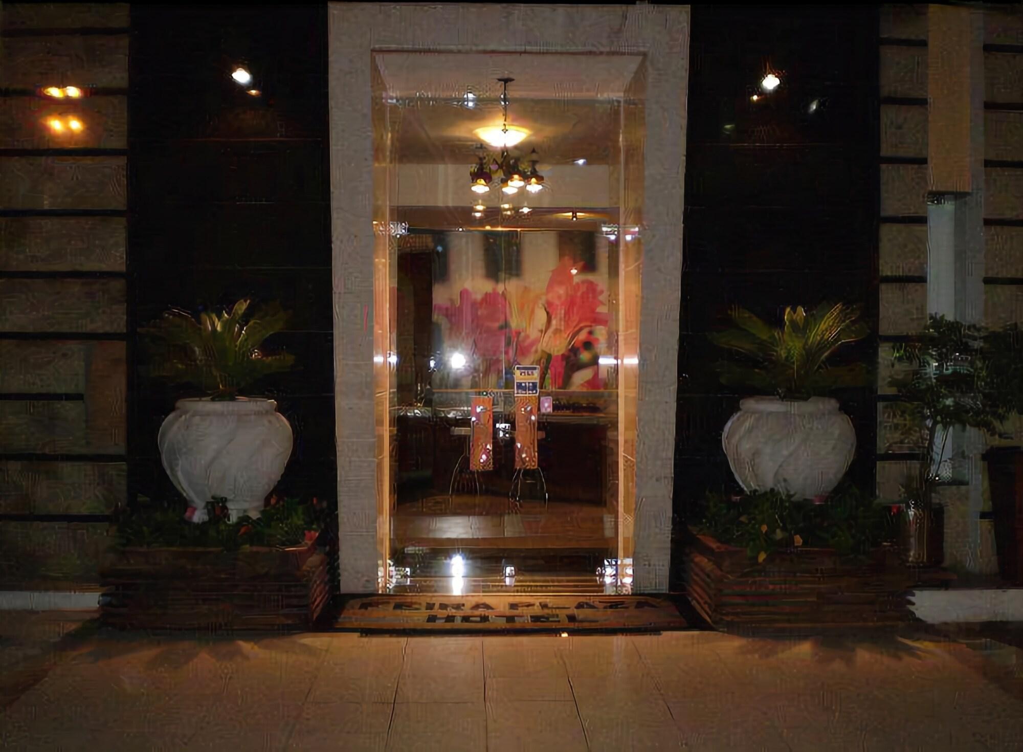 Vista Lobby Feira Plaza Hotel