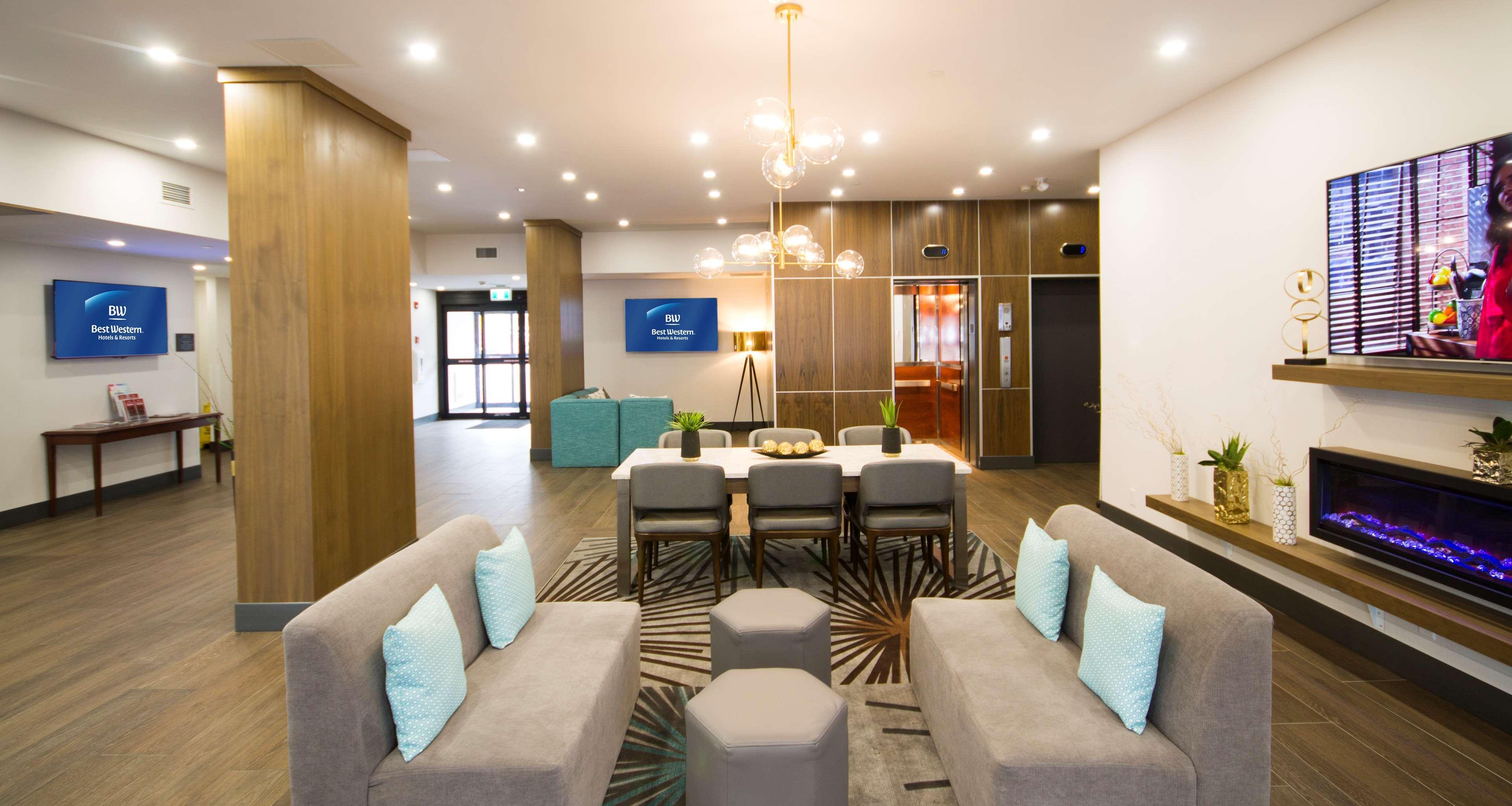 Vista Lobby Best Western Plus Suites Downtown