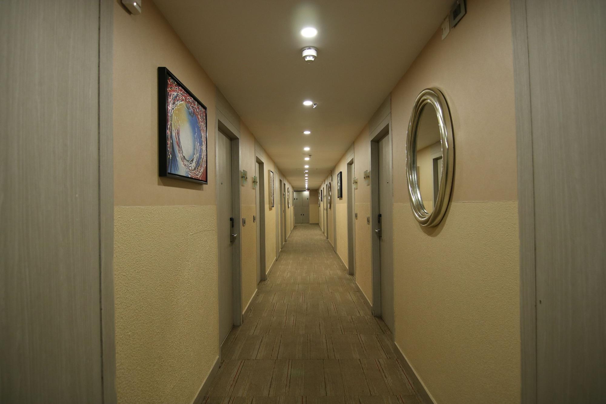 Vista Exterior Golden Tulip Salt Lake City Kolkata