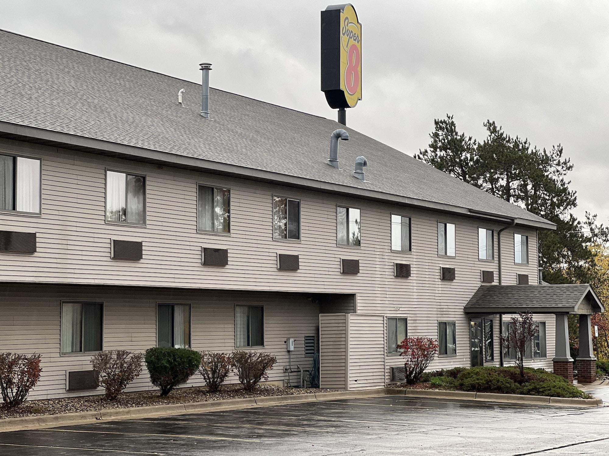 Vista Exterior Super 8 by Wyndham Sparta