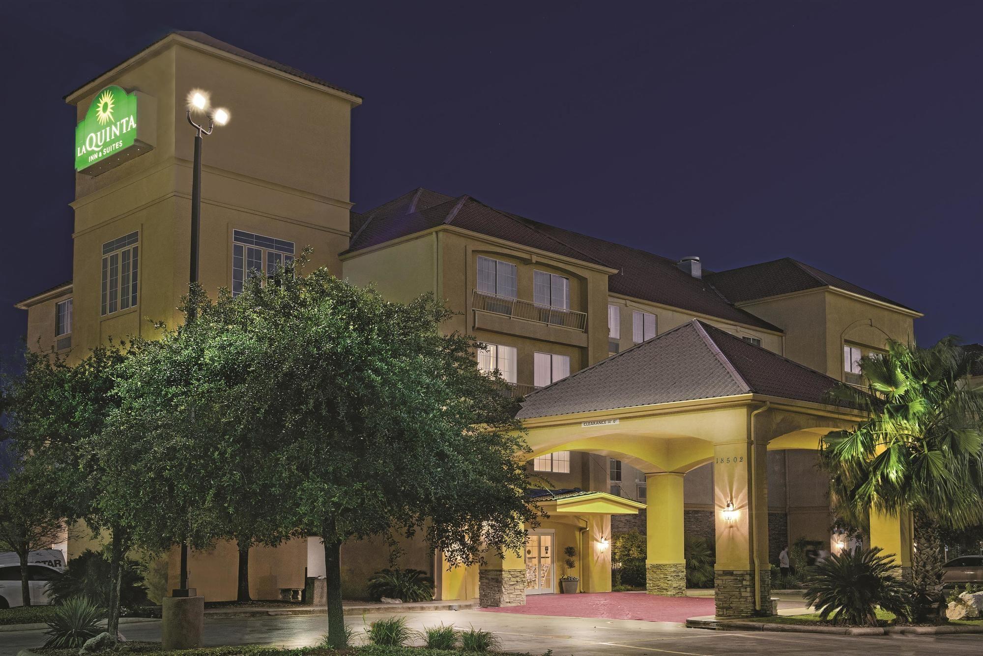 Vista da fachada La Quinta Inn & Suites San Antonio North Stone Oak