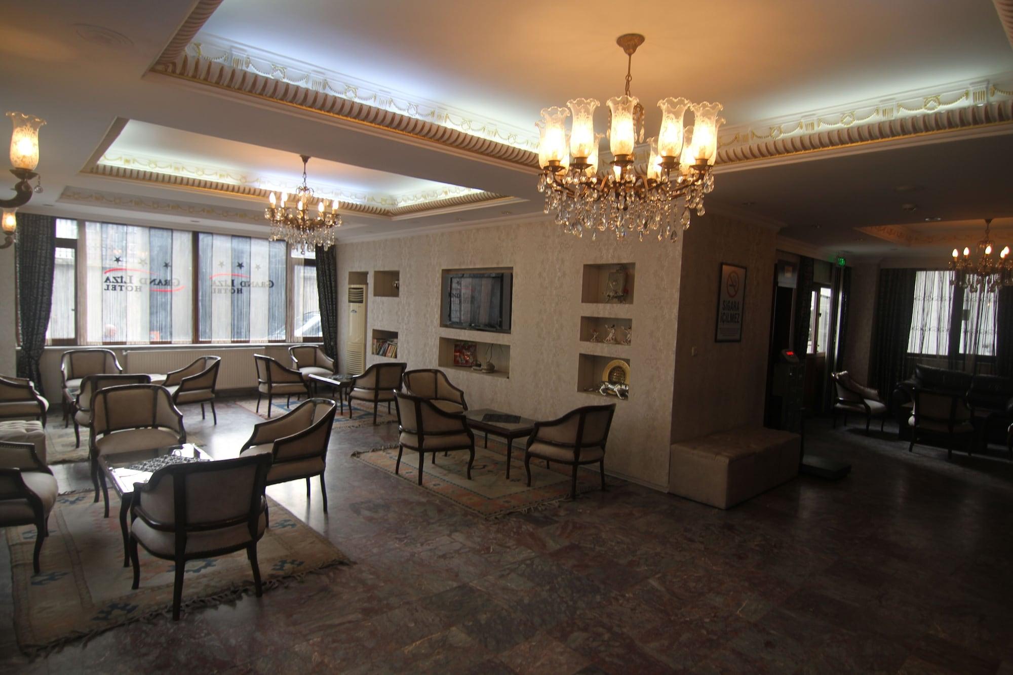 Vista Lobby Hotel Grand Liza