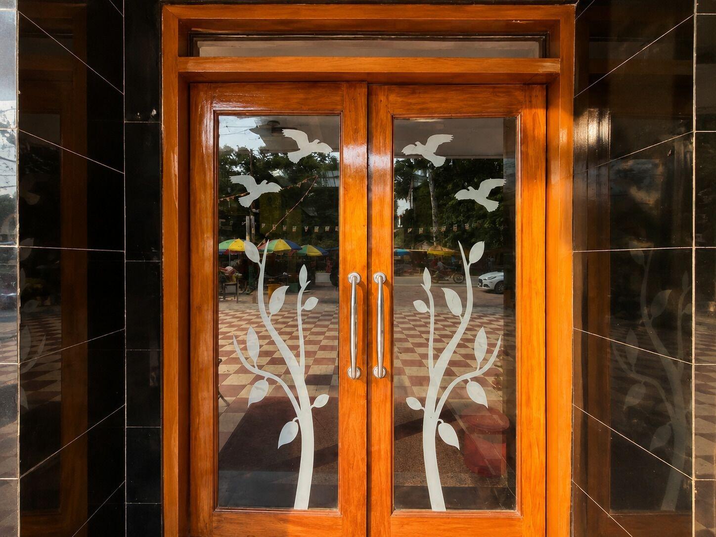 Vista Exterior Hotel Tathagat International
