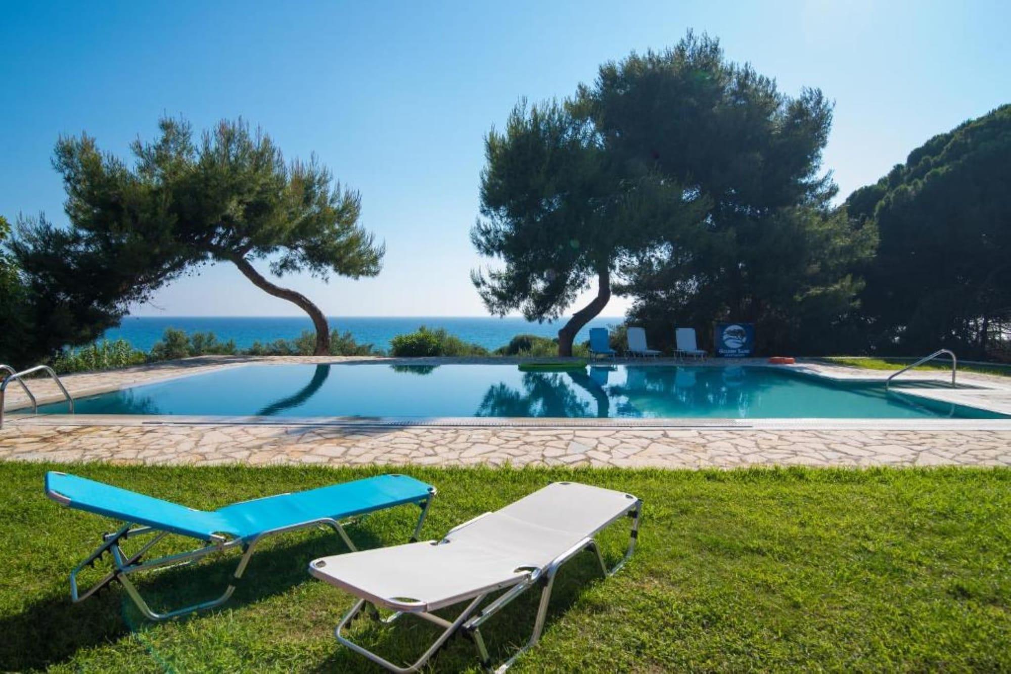 Varios Golden Sand Apartments