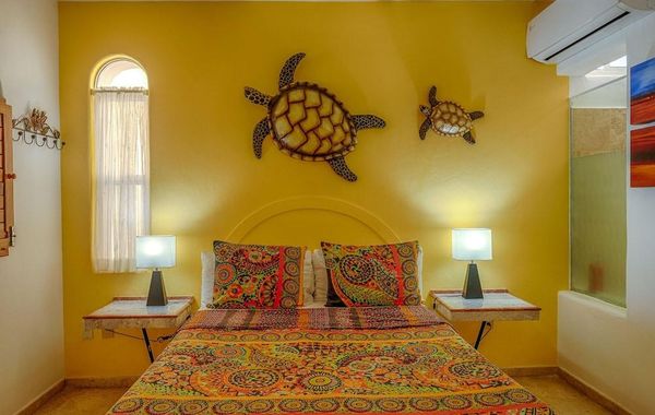 OCEAN FRONT! 2 bed/2 bath*GROUND FLOOR* a/c* MAID! - Hoteles con alberca en Akumal, México