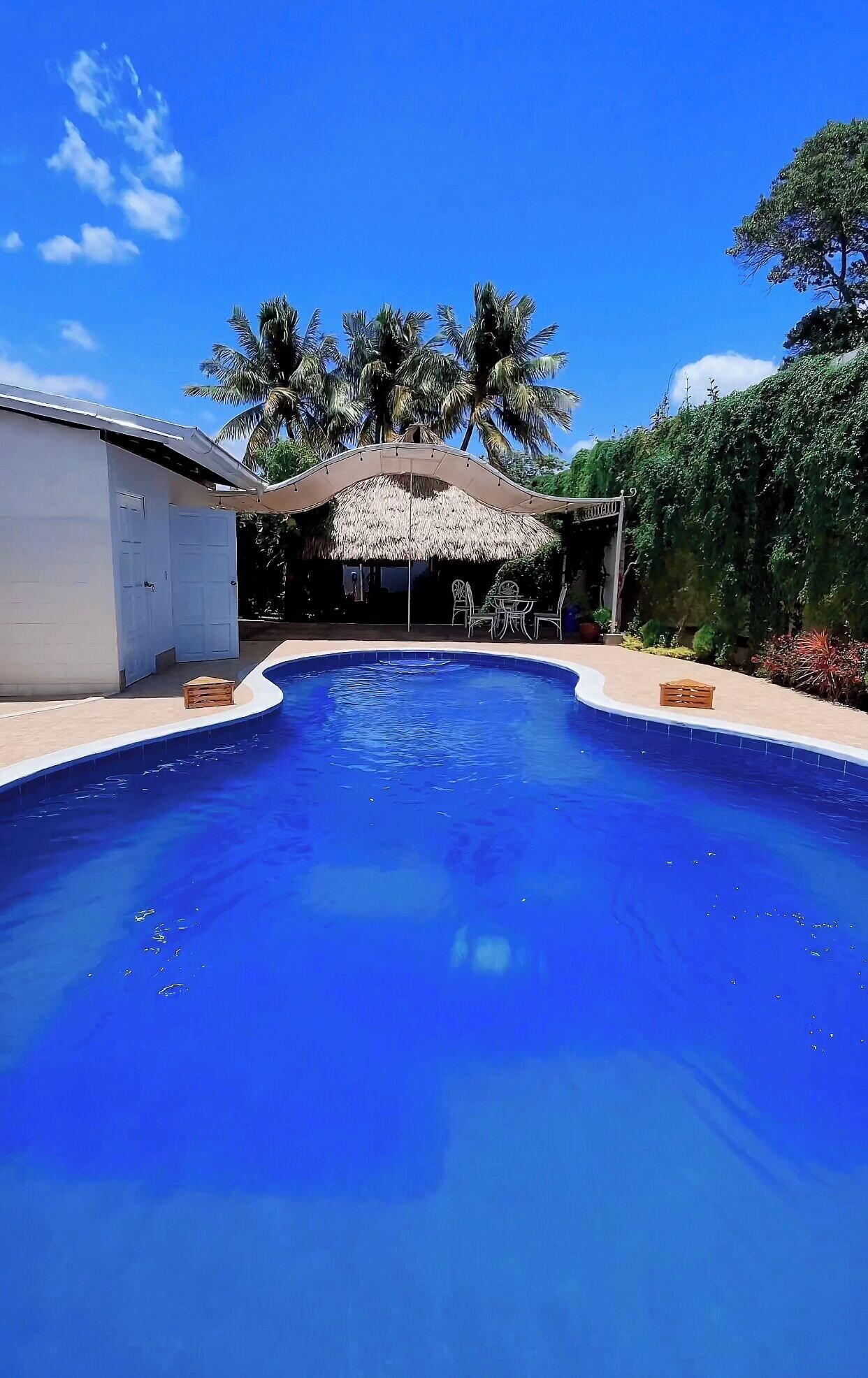 Vista Piscina Hotel Málaga Managua