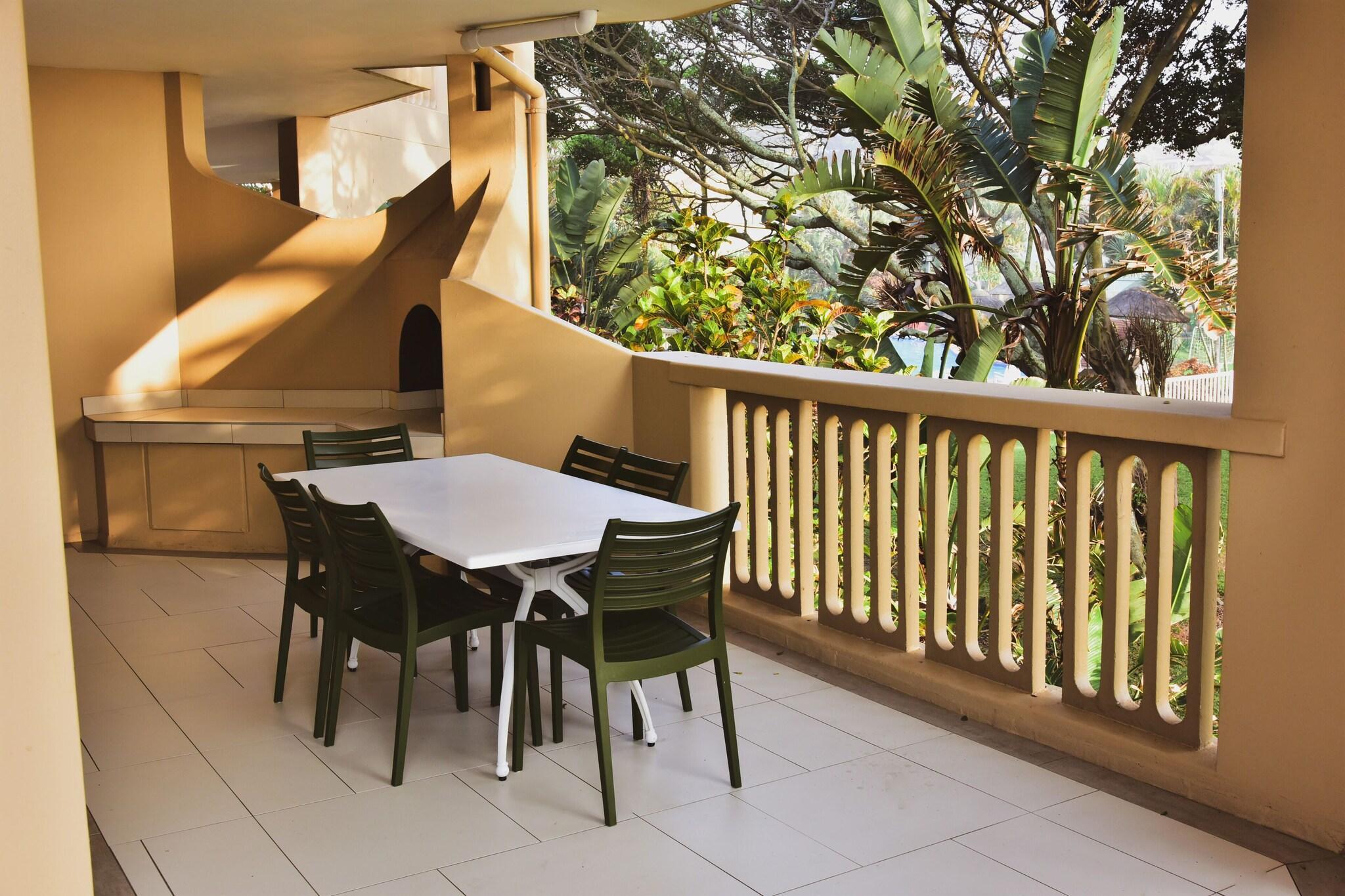 Vista Lobby La Lucia Sands