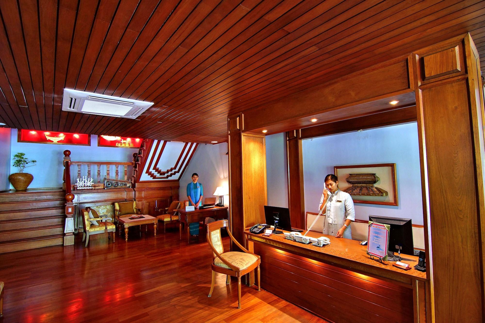 Vista Lobby Hotel by the Red Canal