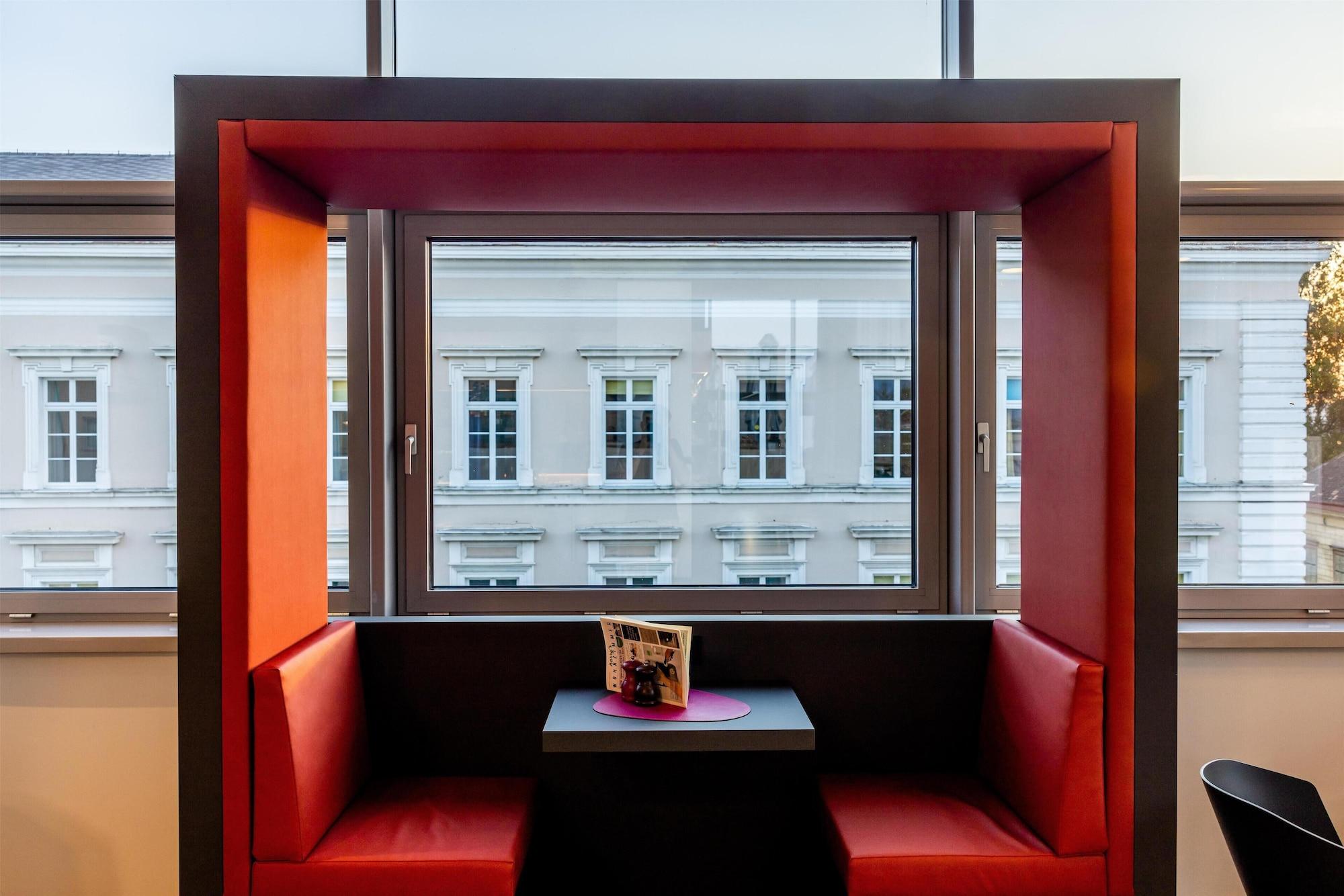 Bar/Salón harry’s home Steyr hotel & apartments