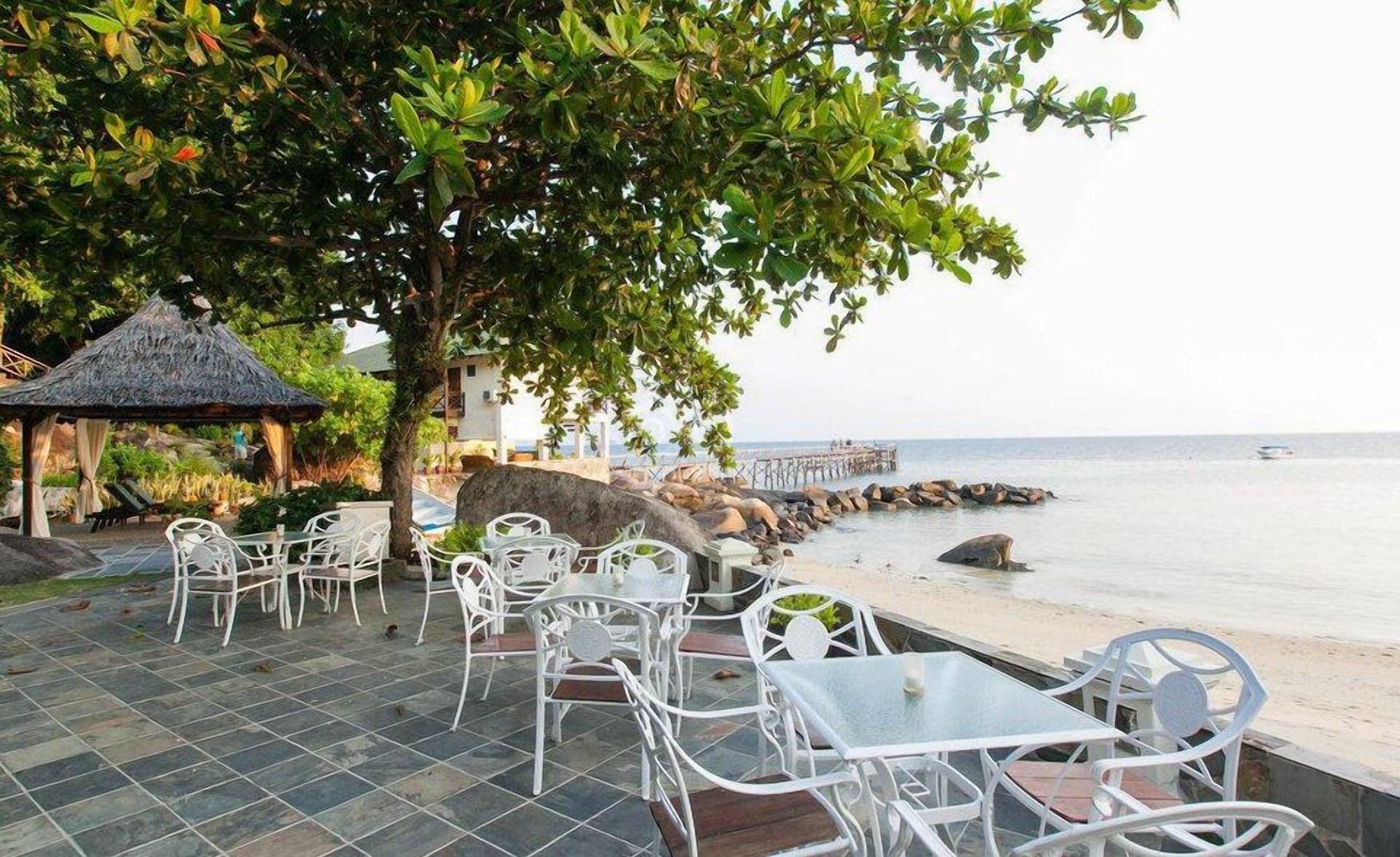 Vista Exterior Minang Cove Resort