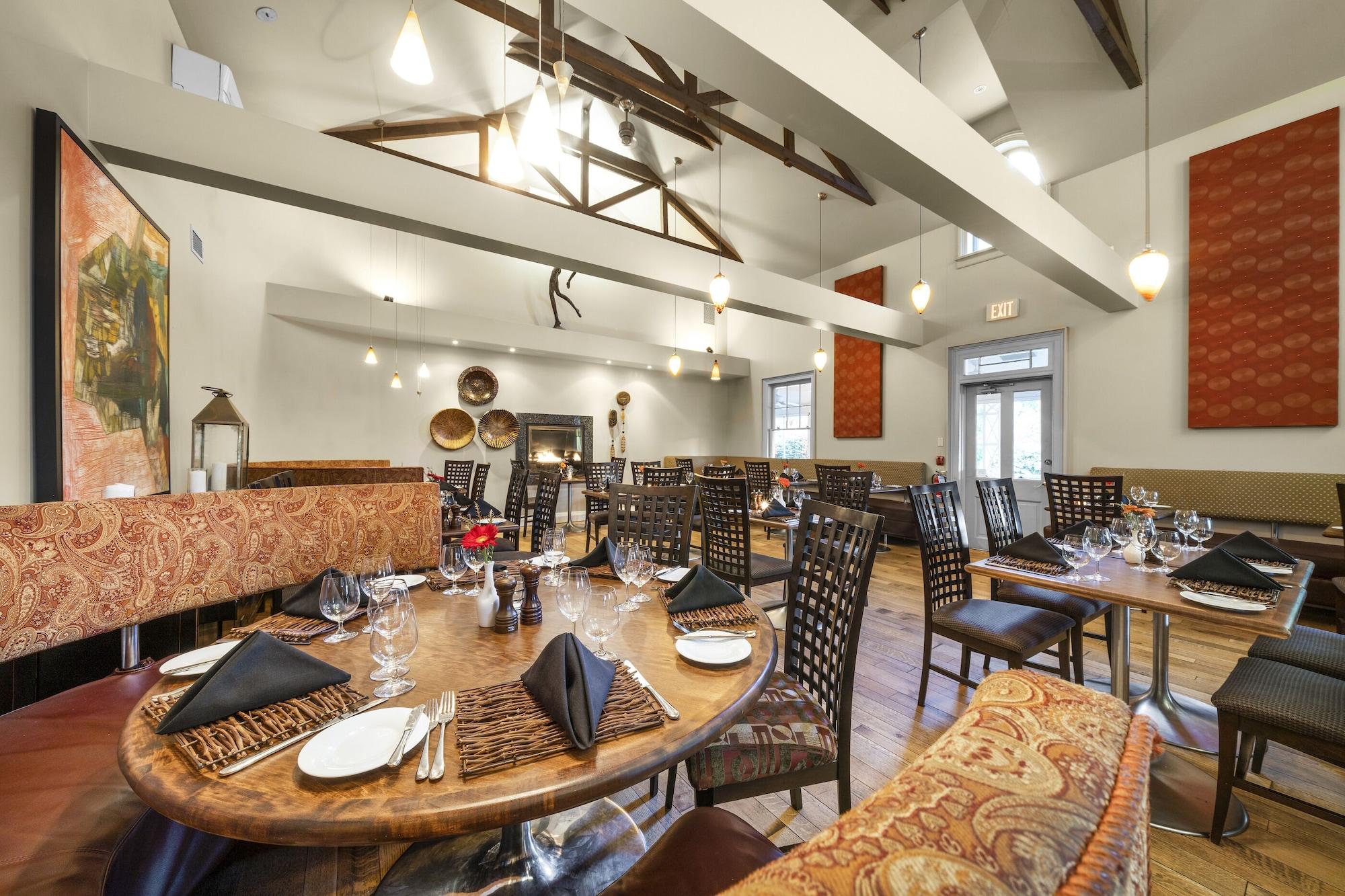 Restaurant The Shaw Club Hotel