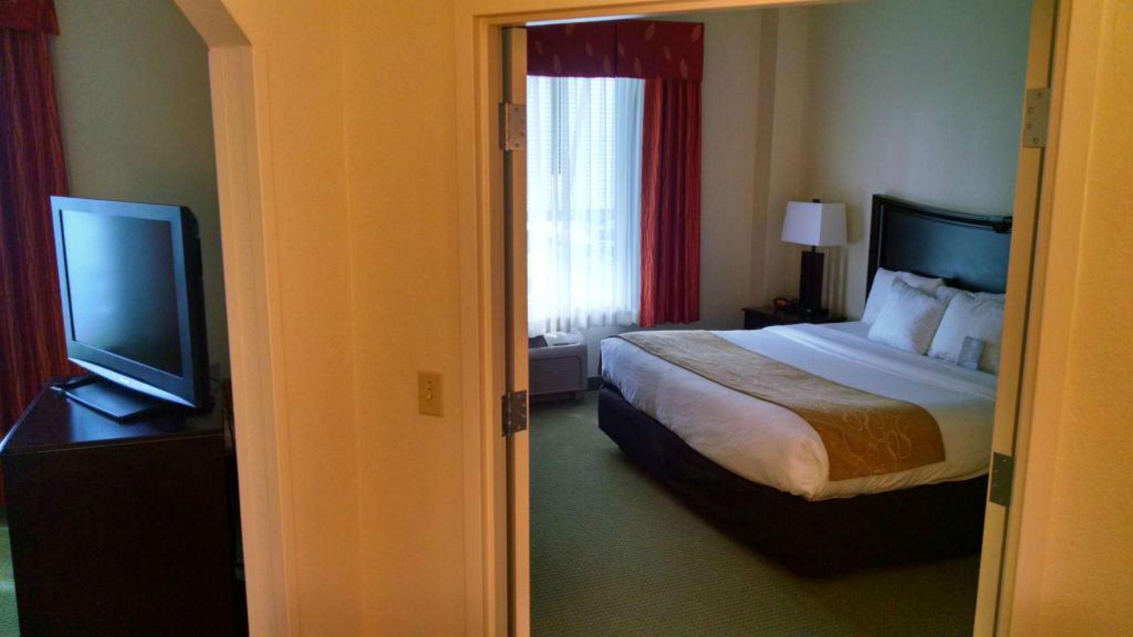 Hotel Comfort Suites Maingate East