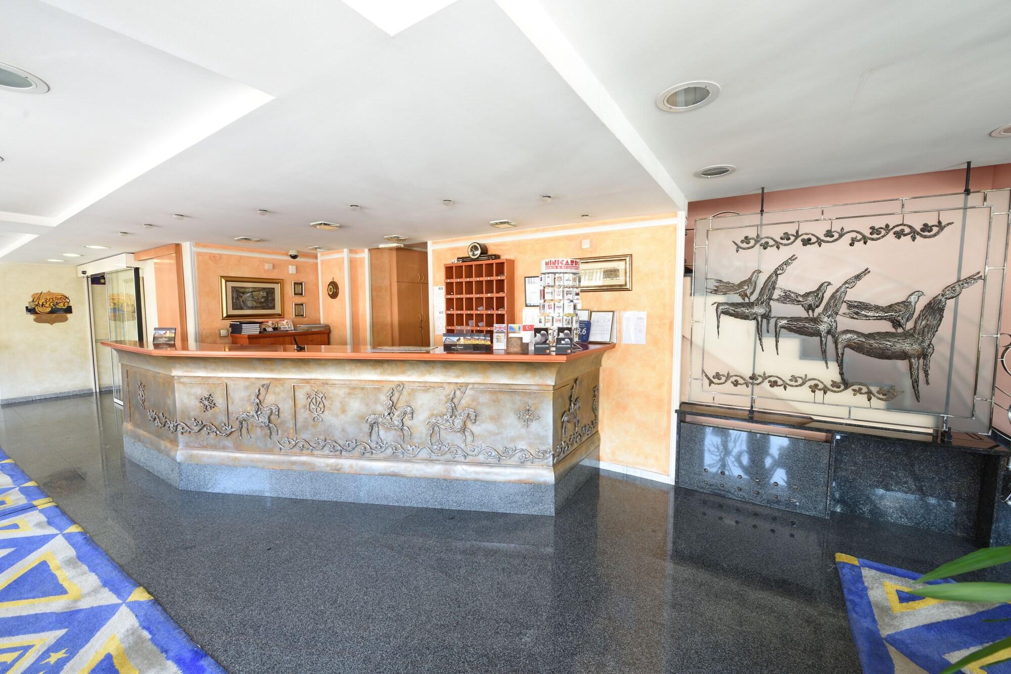 Vista Lobby Hotel Art