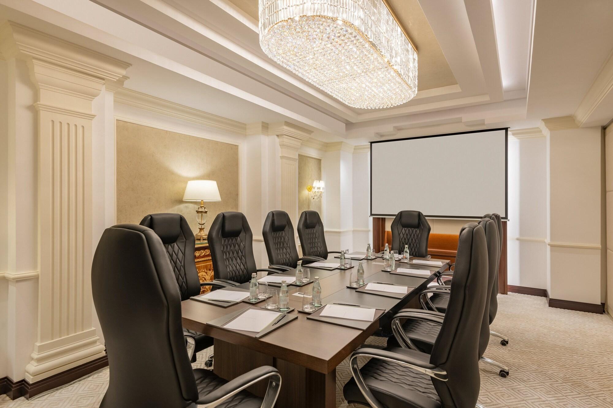 Sala de Reuniones Riviera Rayhaan by Rotana Doha