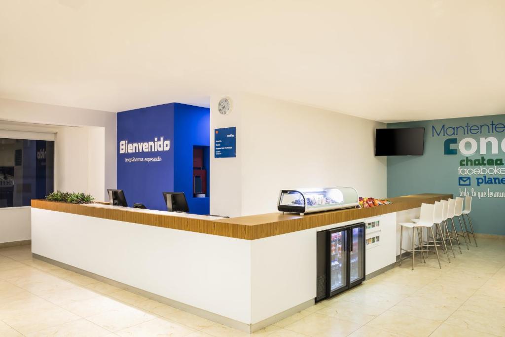 Vista Lobby one Leon Antares