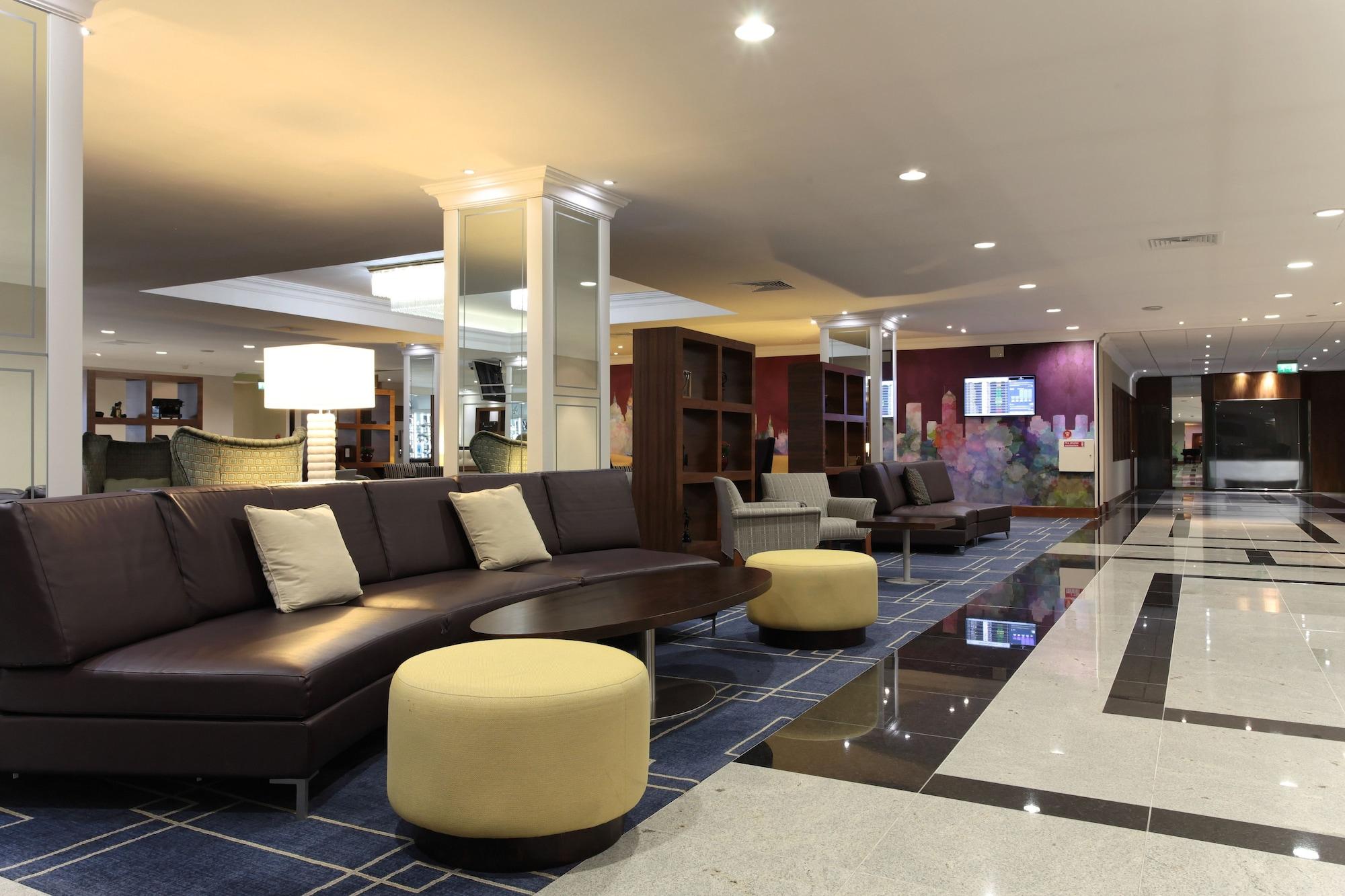 Vista Lobby Renaissance London Heathrow Hotel