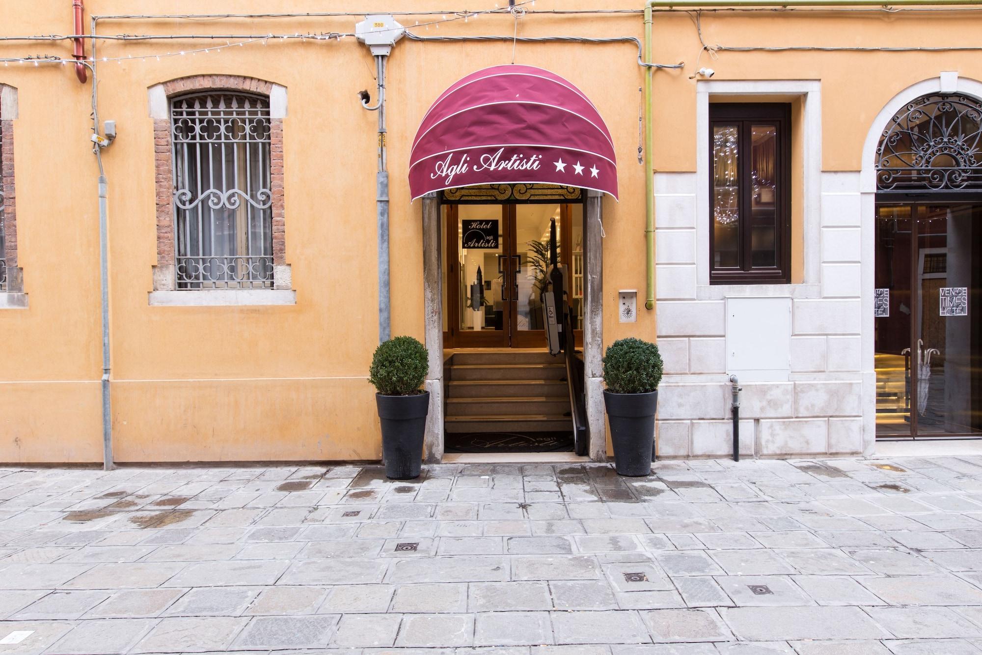 Varios Hotel Agli Artisti