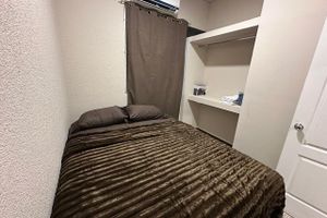 Alquiler Vacacional - Apartamento de 2 habitaciones, AC, baño, Netflix, Wi-Fi, lavandería y garaje.