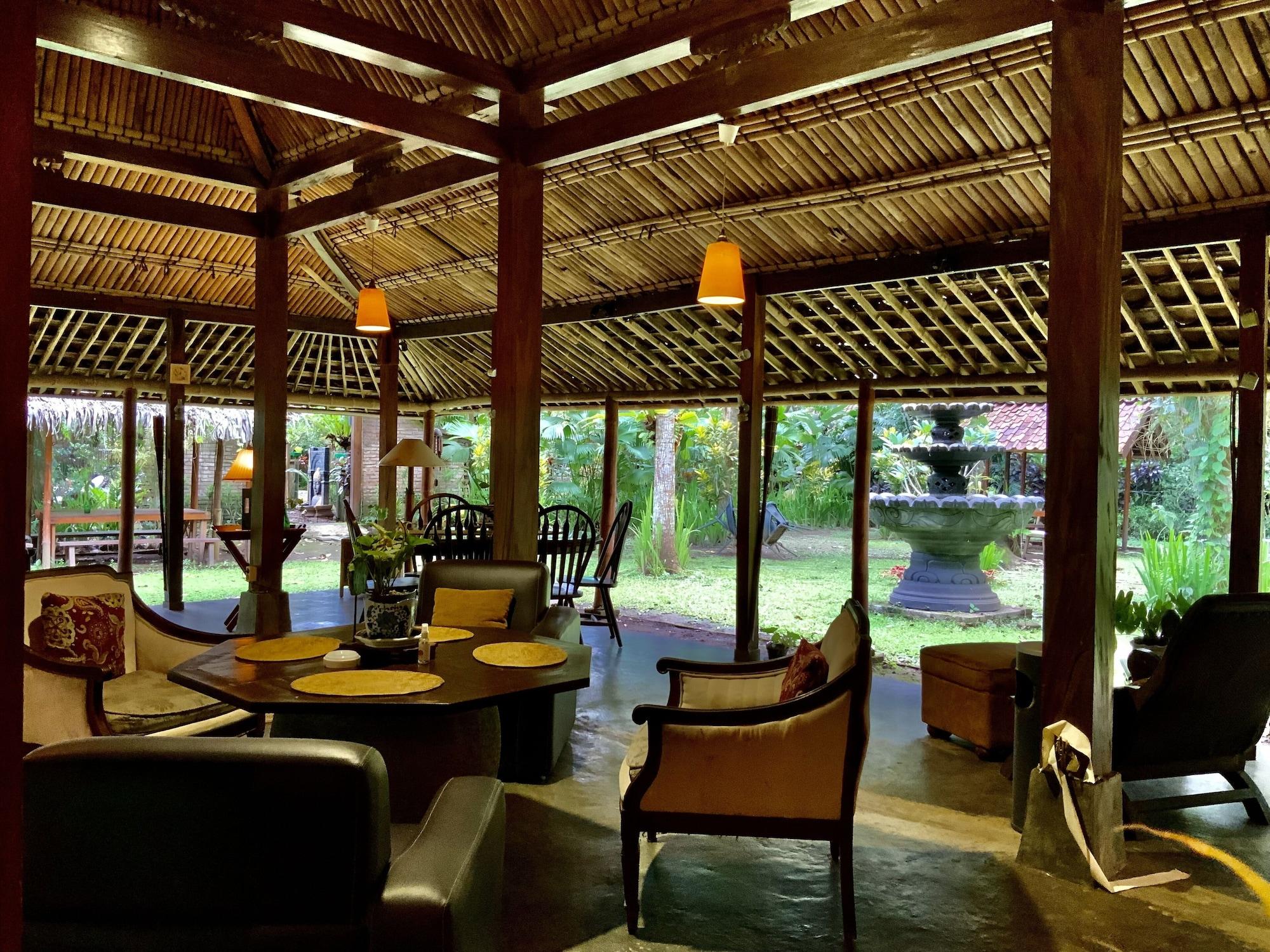 Bar/Salón Rumah Boedi Private Residence Villa