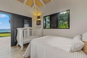 Alquiler Vacacional - 6 Bdrm Oceanfront with Pool ,HotTub & Staff.Great Rates. Immaculate Home.
