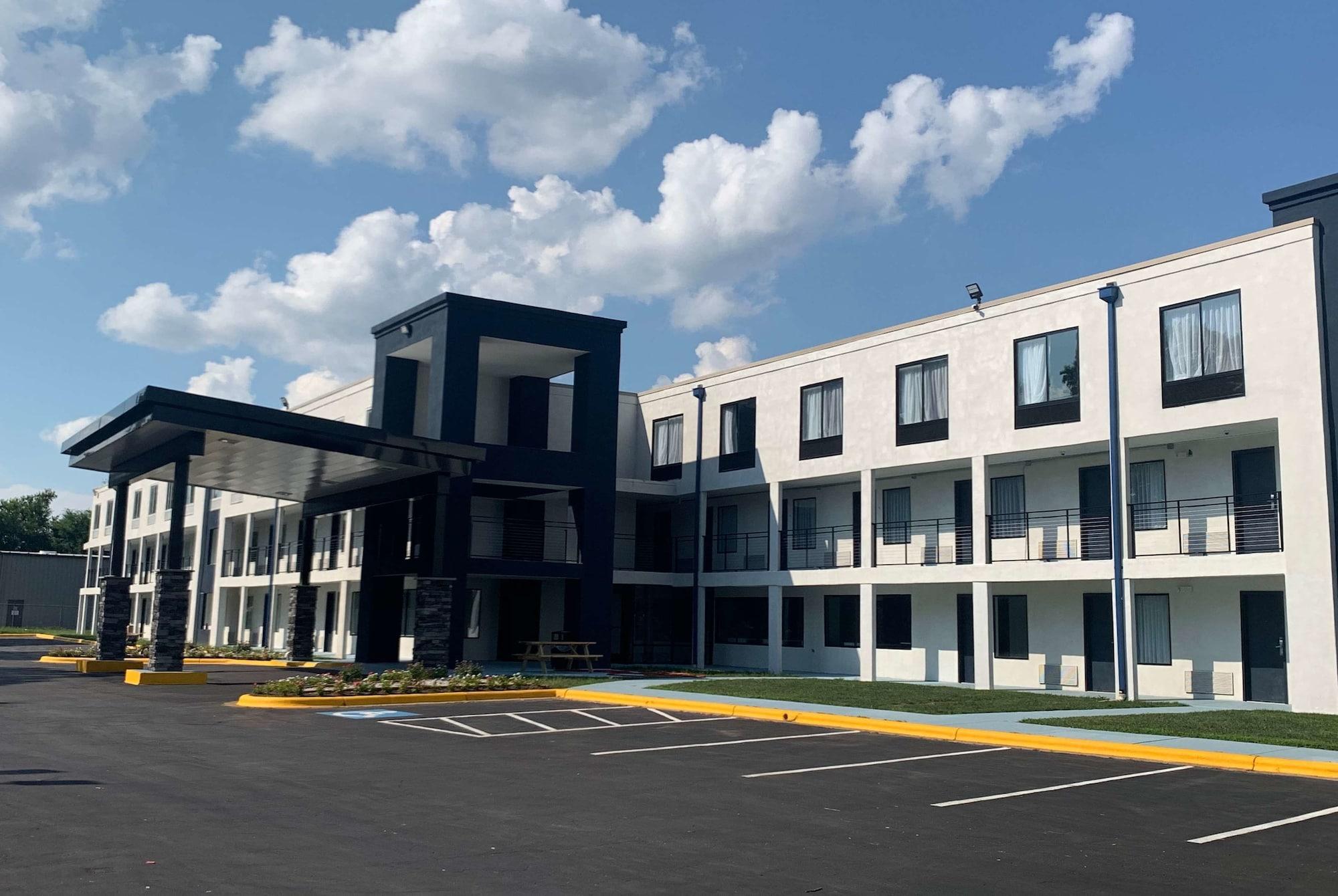 Varios Baymont by Wyndham Charlotte University