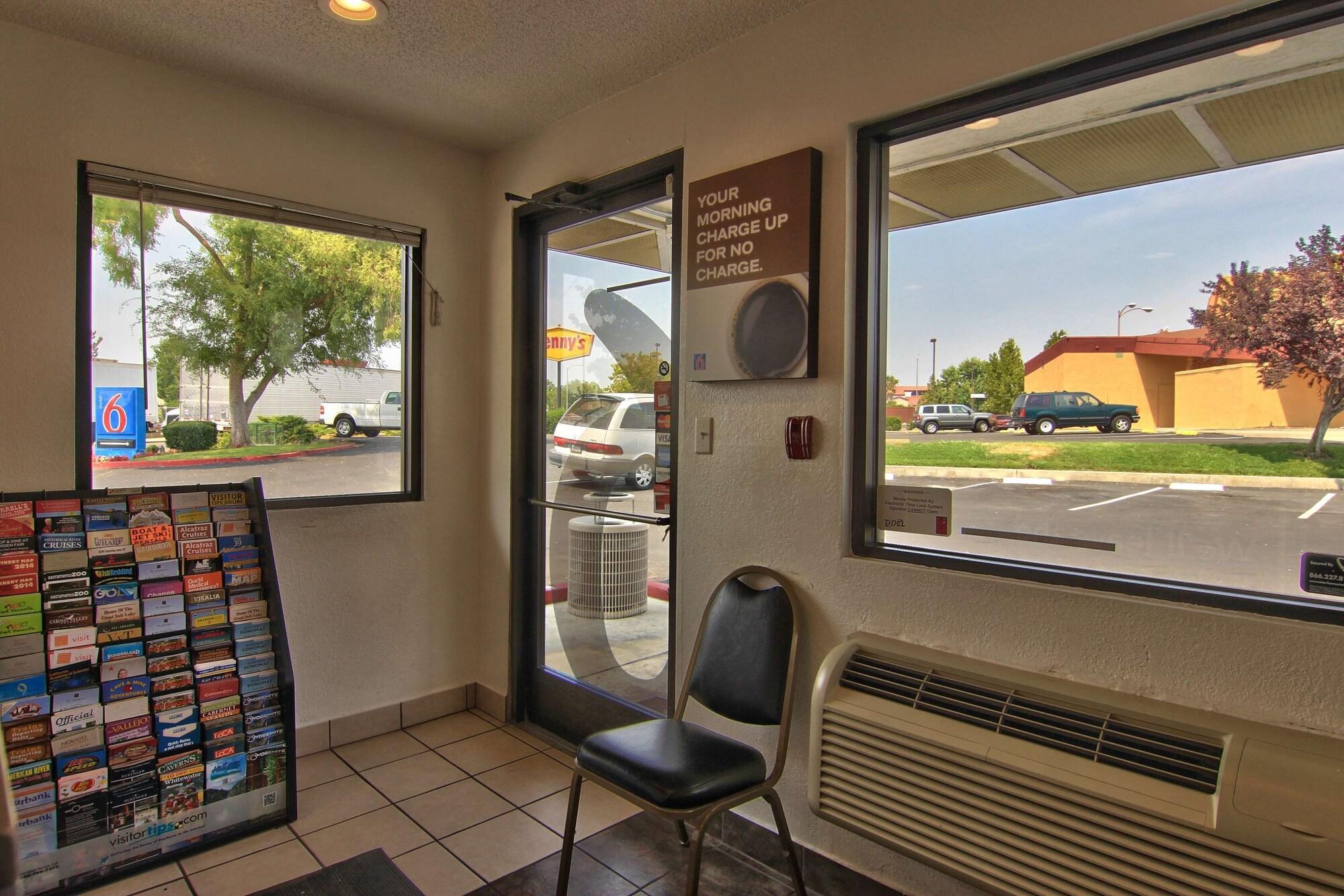 Vista Lobby Motel 6 Sacramento, CA - North