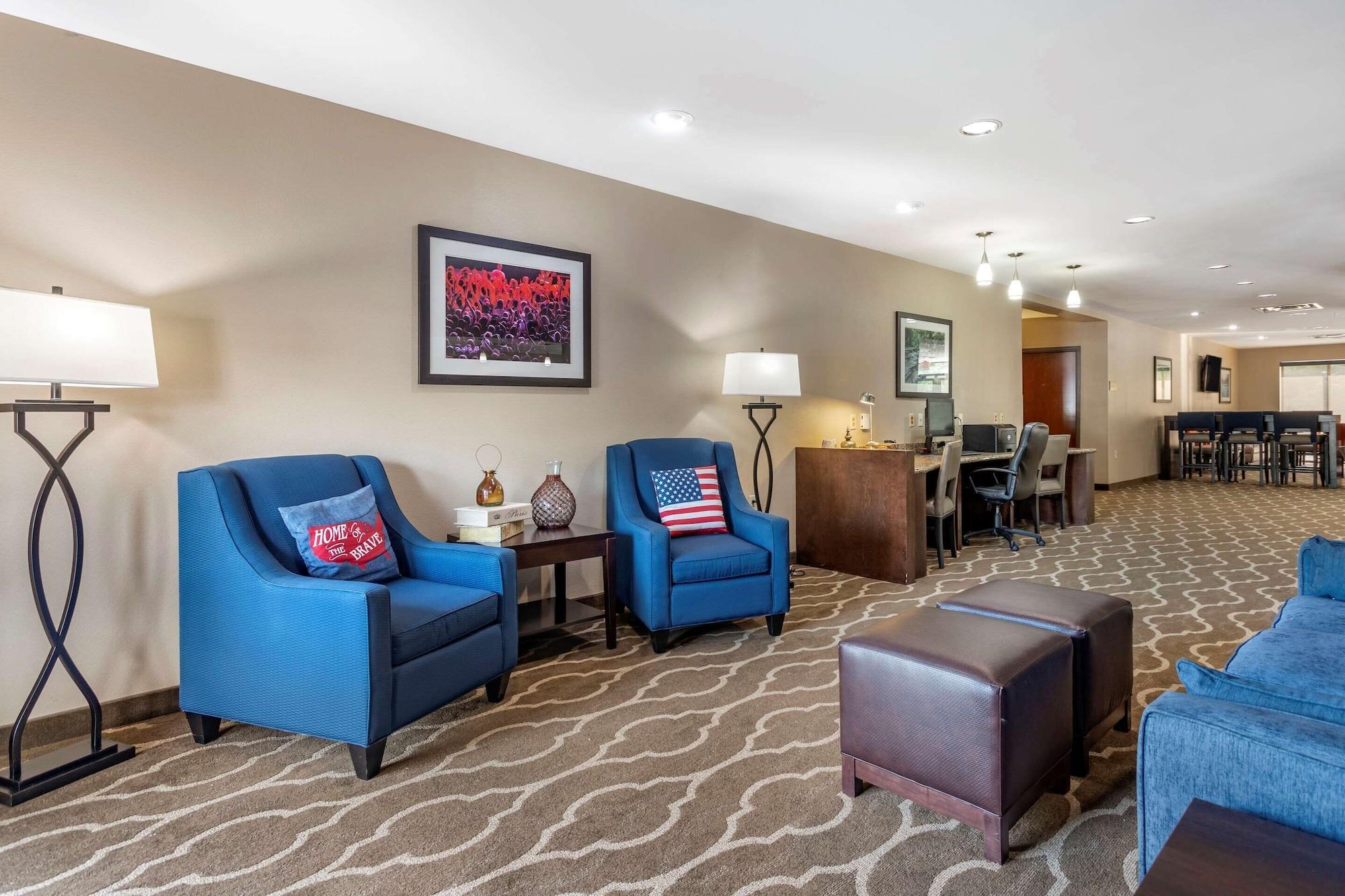 Vista Lobby Comfort Suites Manchester