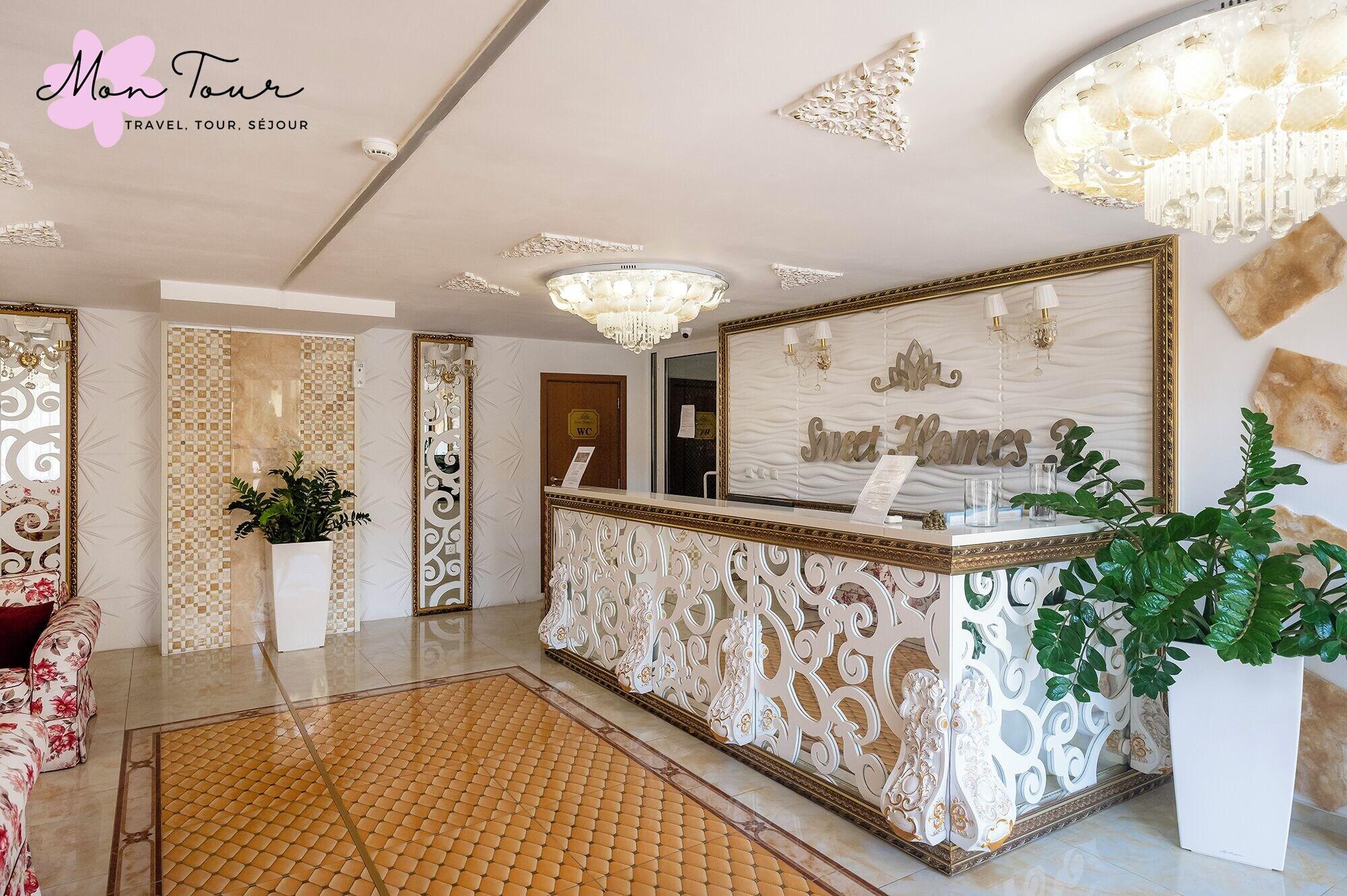 Vista Lobby Mon Tour apartments