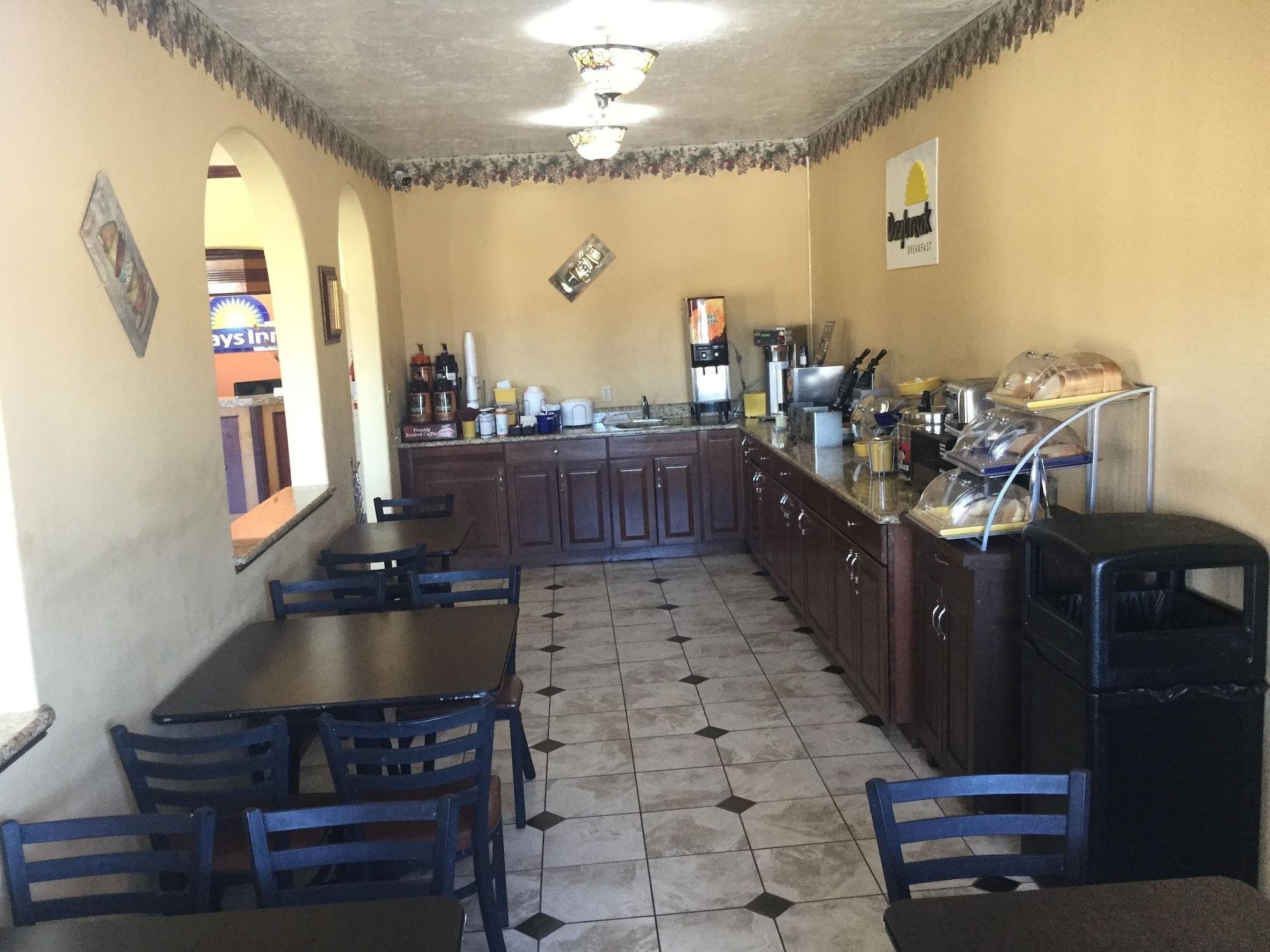 Restaurant Days Inn by Wyndham Hurricane/Zion National Park Area