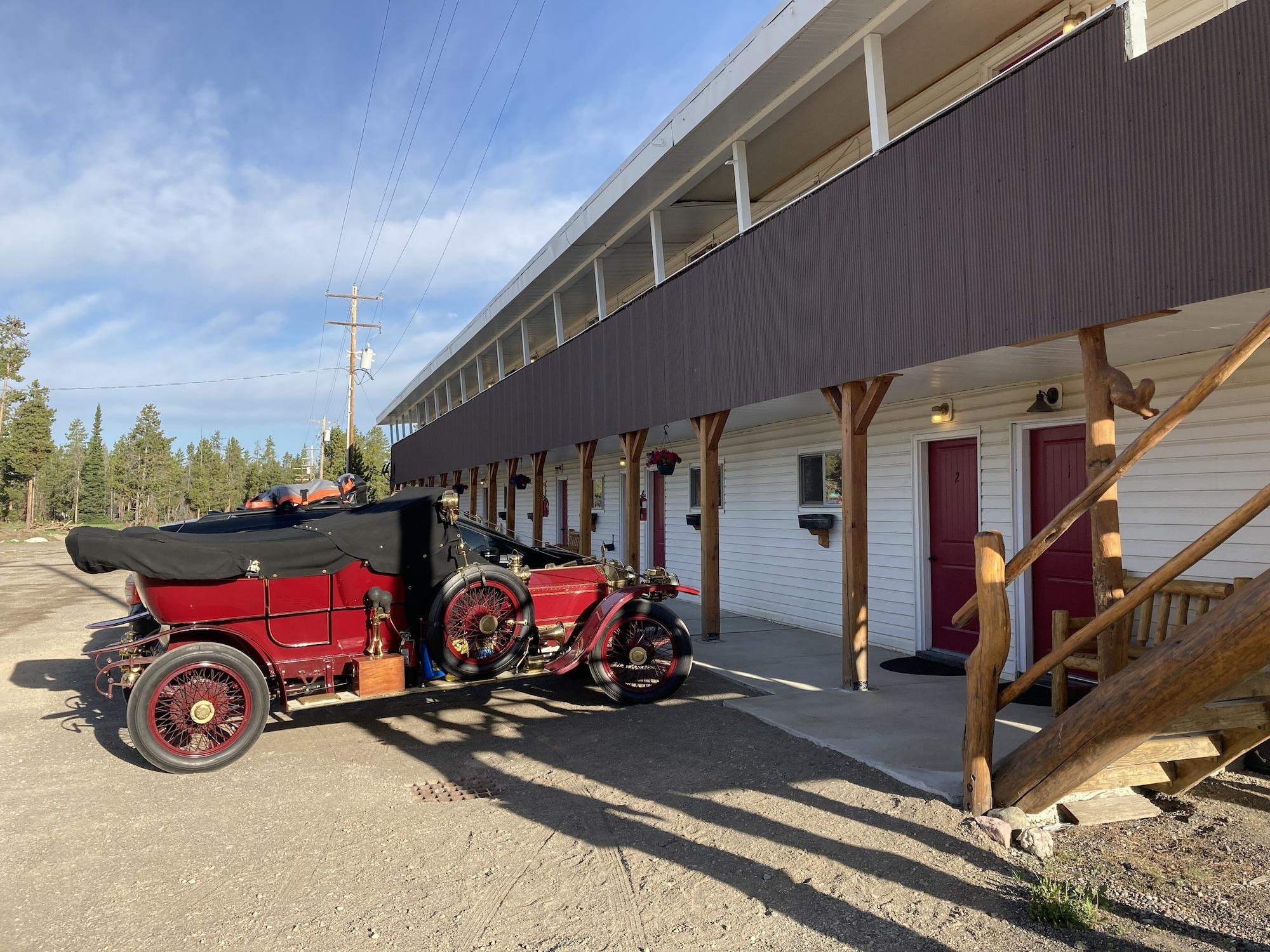 Varios Holiday Motel