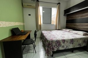 Alquiler Vacacional - Queen suite with WiFi near the beach with access to shared kitchen