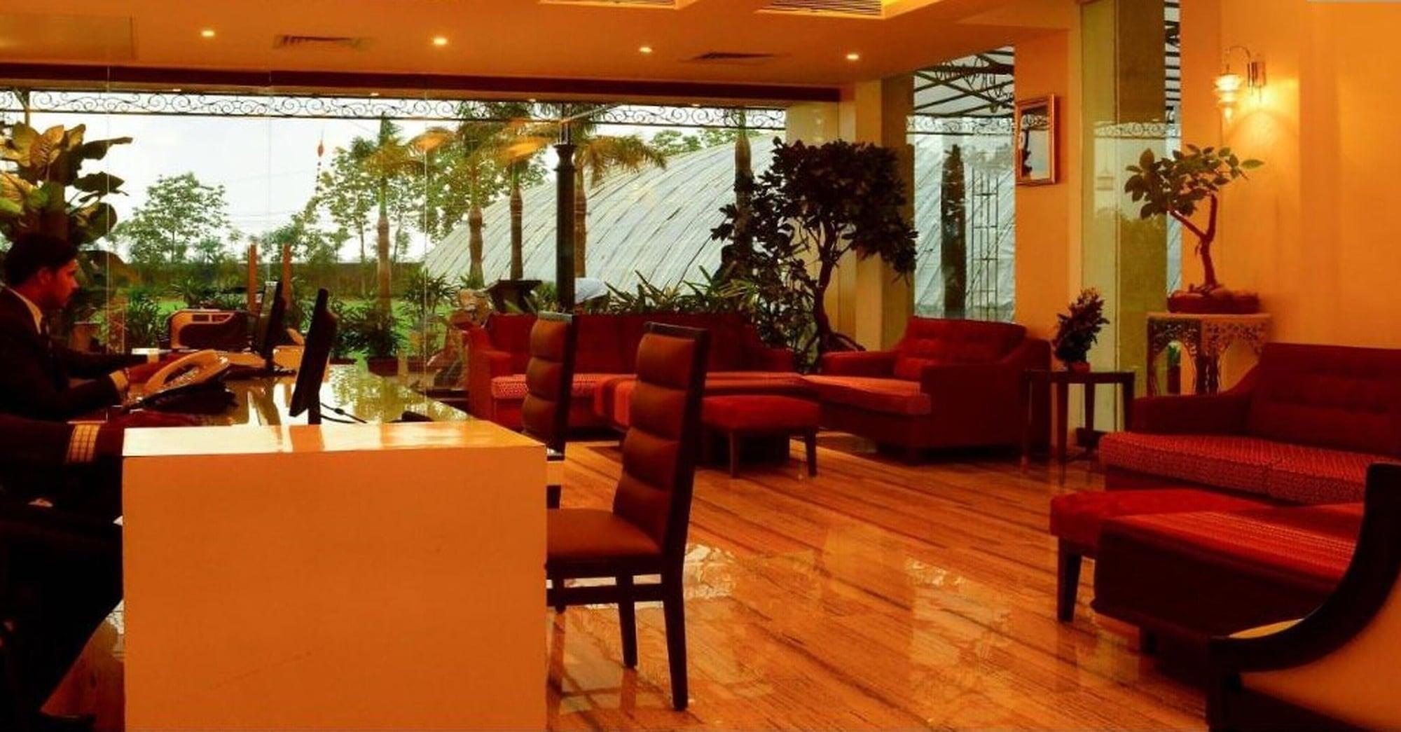 Vista Lobby Hotel Shamrock Greens