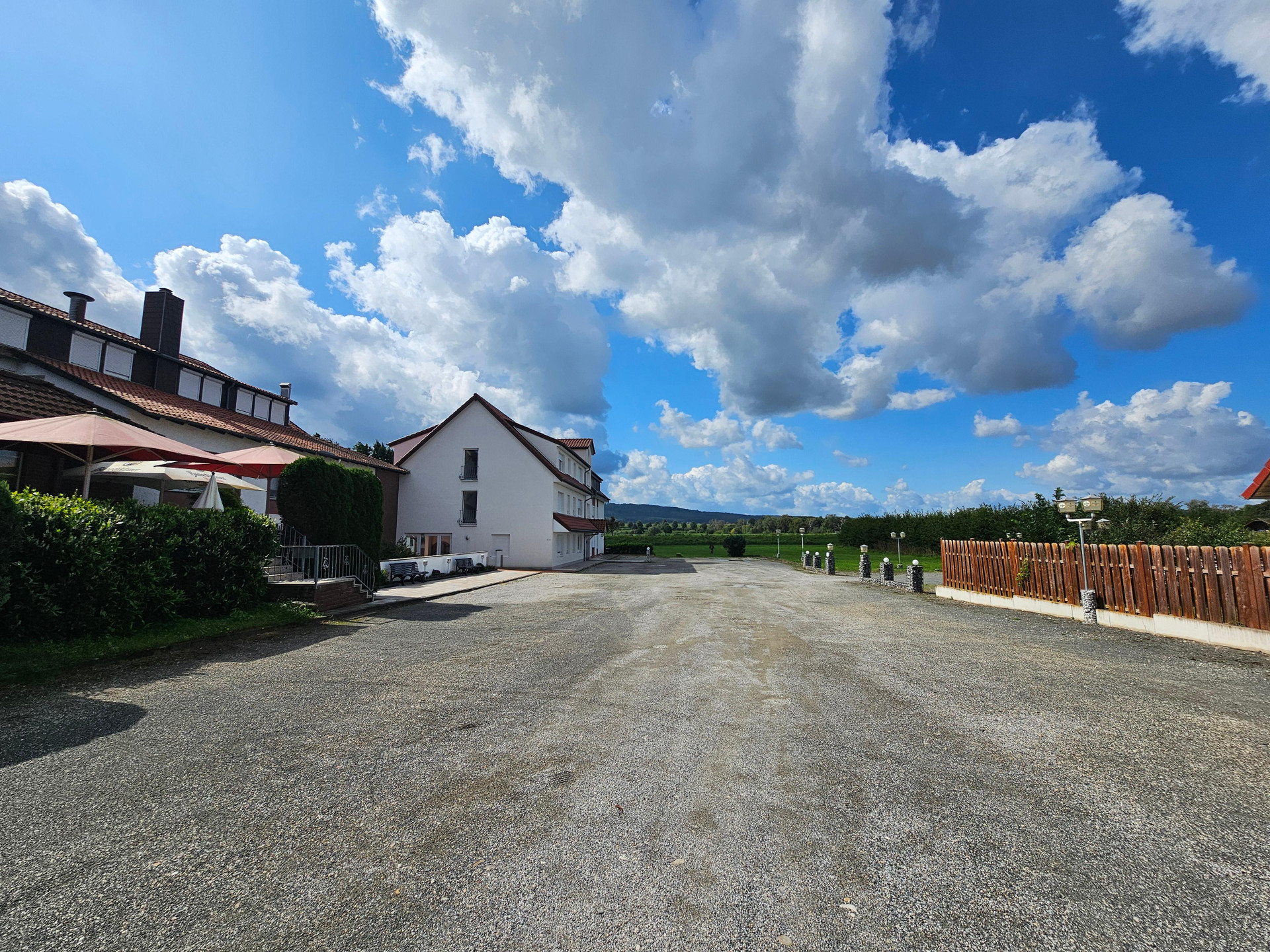 Vista Exterior Hotel & Restaurant Itzumer Pass