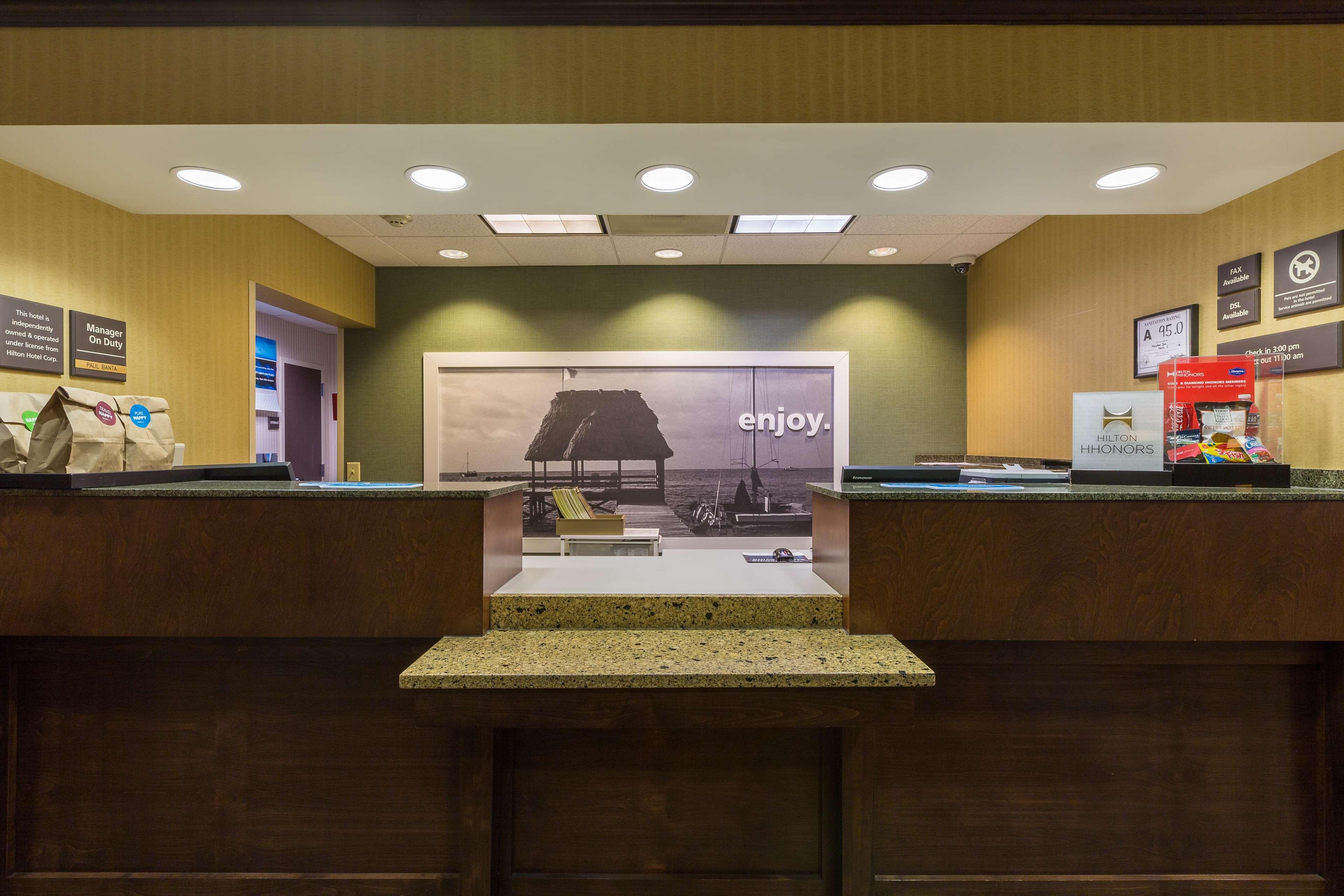 Vista Lobby Hampton Inn Washington